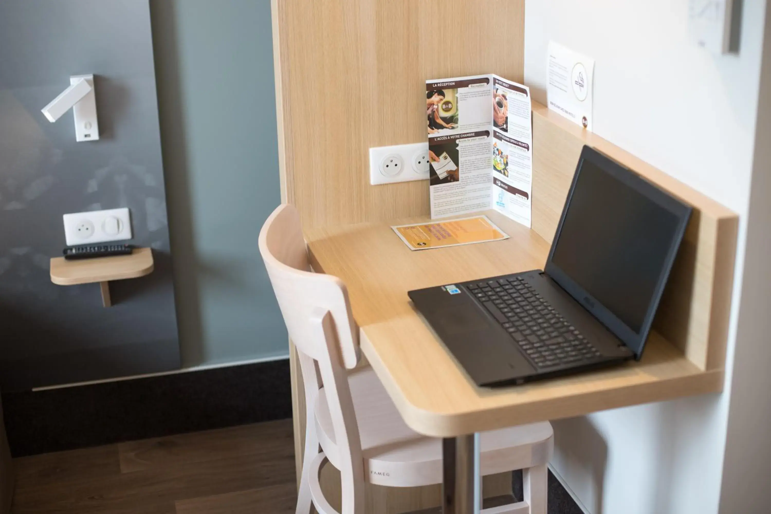 Classic Triple Room in B&B HOTEL CHARTRES Oceane Classic Triple Room in B&B HOTEL CHARTRES Oceane