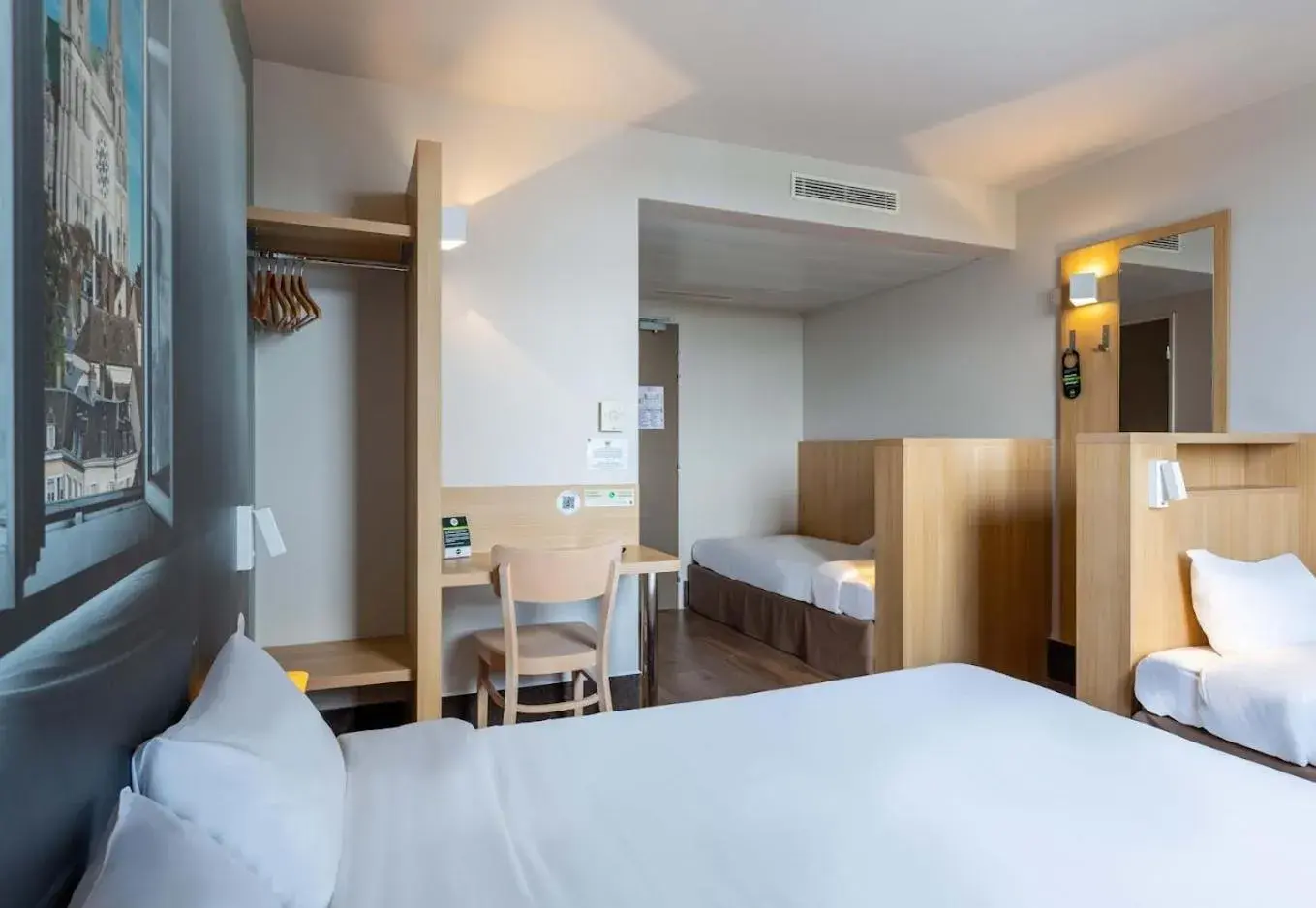 Quadruple Room in B&B HOTEL CHARTRES Oceane Quadruple Room in B&B HOTEL CHARTRES Oceane