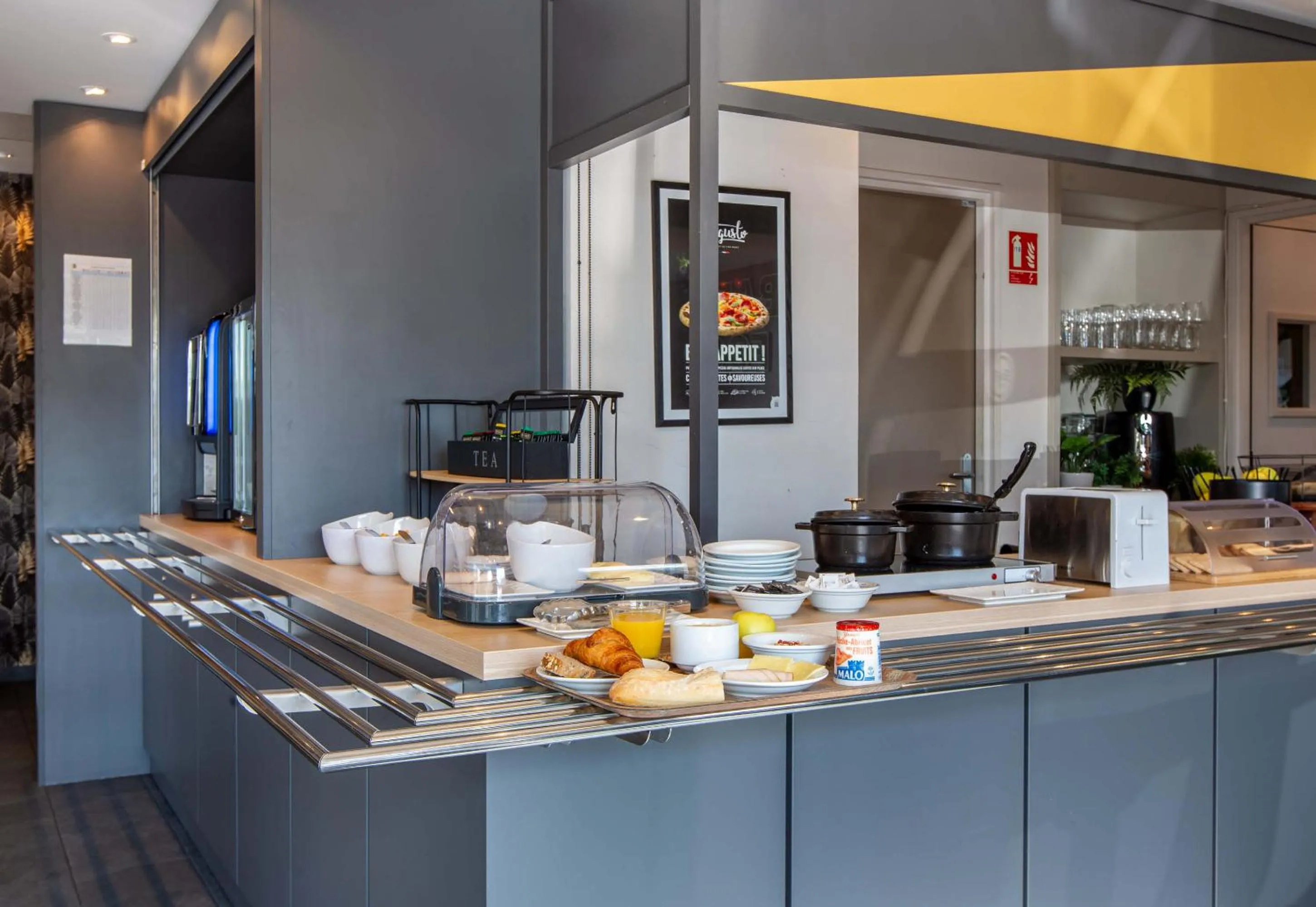 Buffet breakfast in B&B HOTEL CHARTRES Oceane