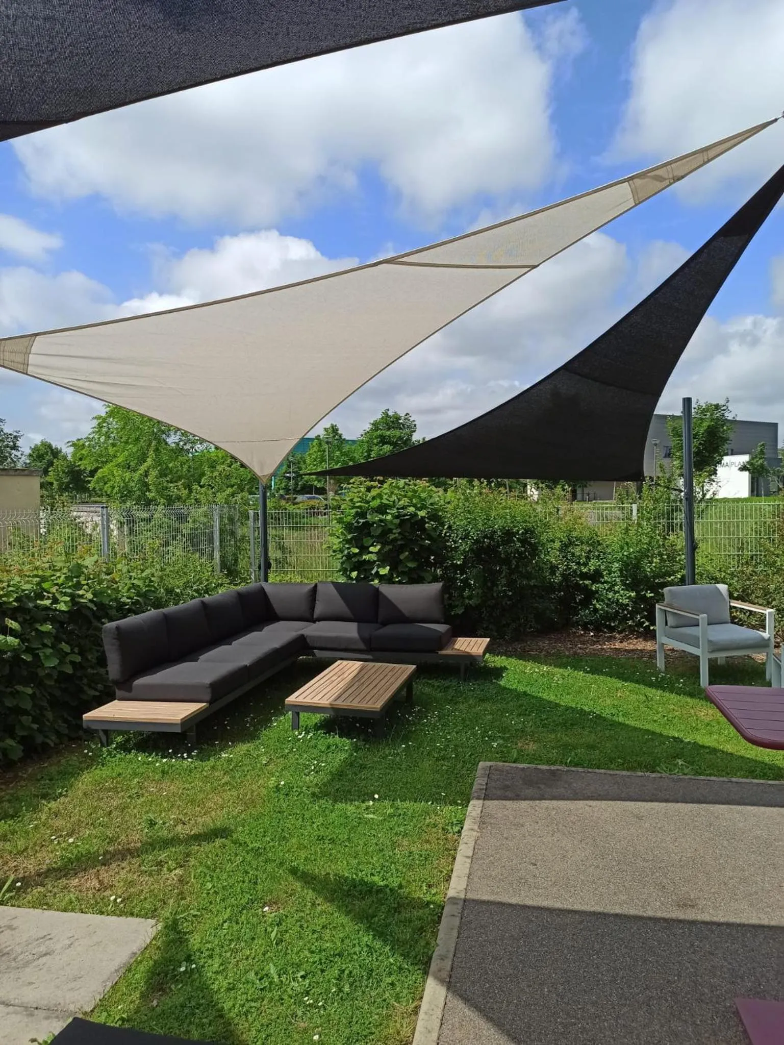 Patio in B&B HOTEL CHARTRES Oceane