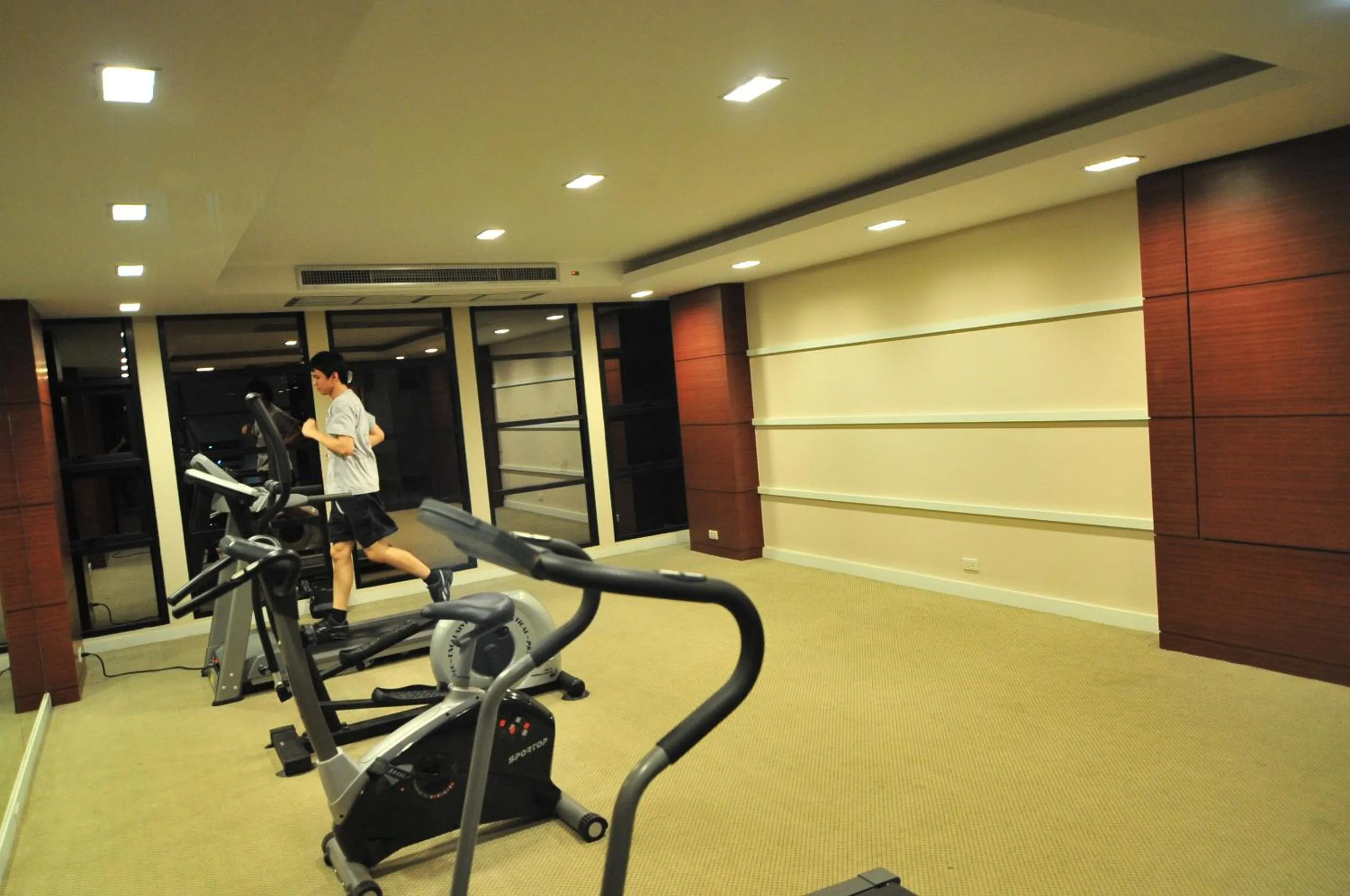 Fitness centre/facilities in Navarat Heritage Hotel