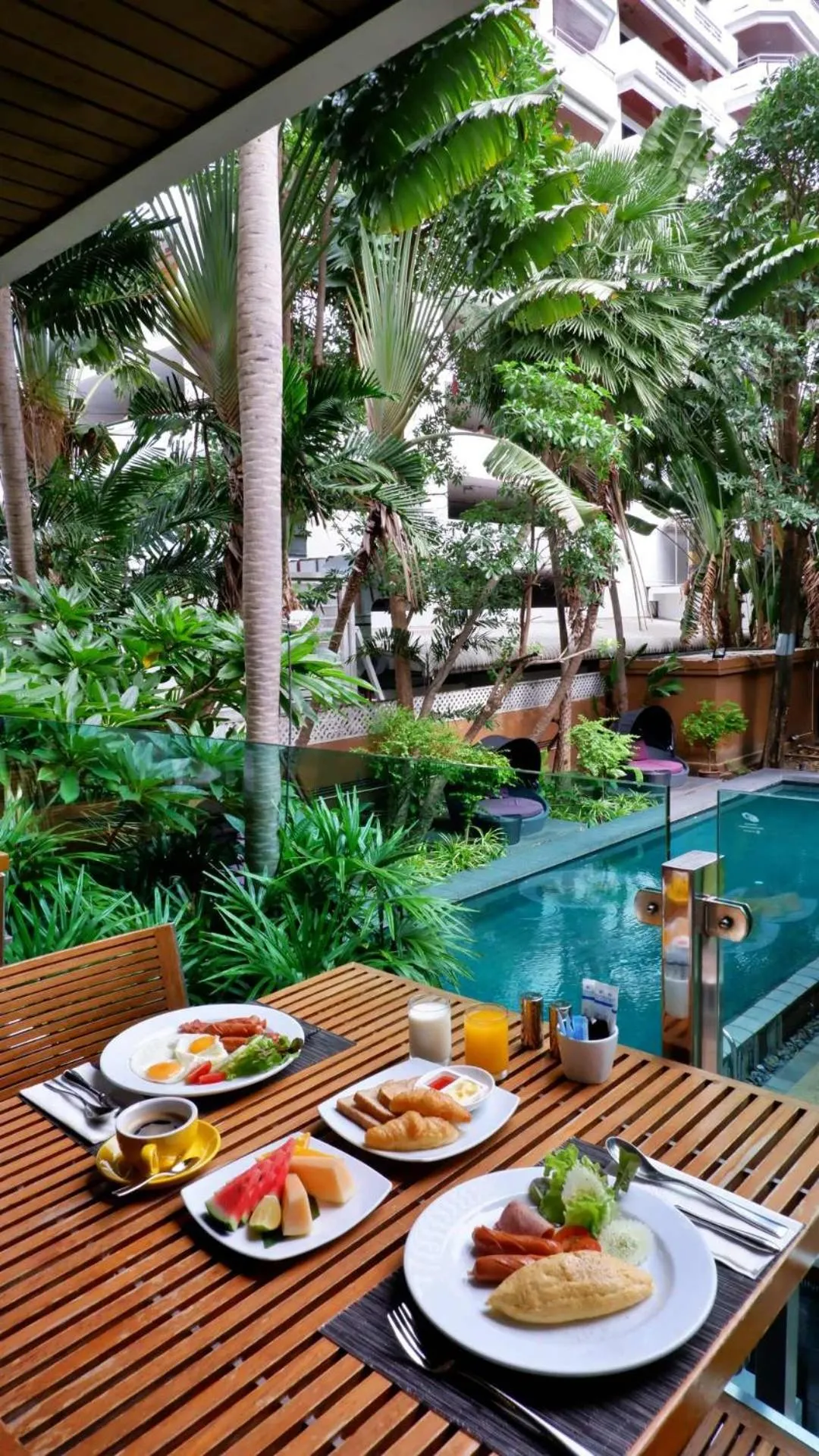 Restaurant/places to eat in Sora Resort & Suites Sukhumvit