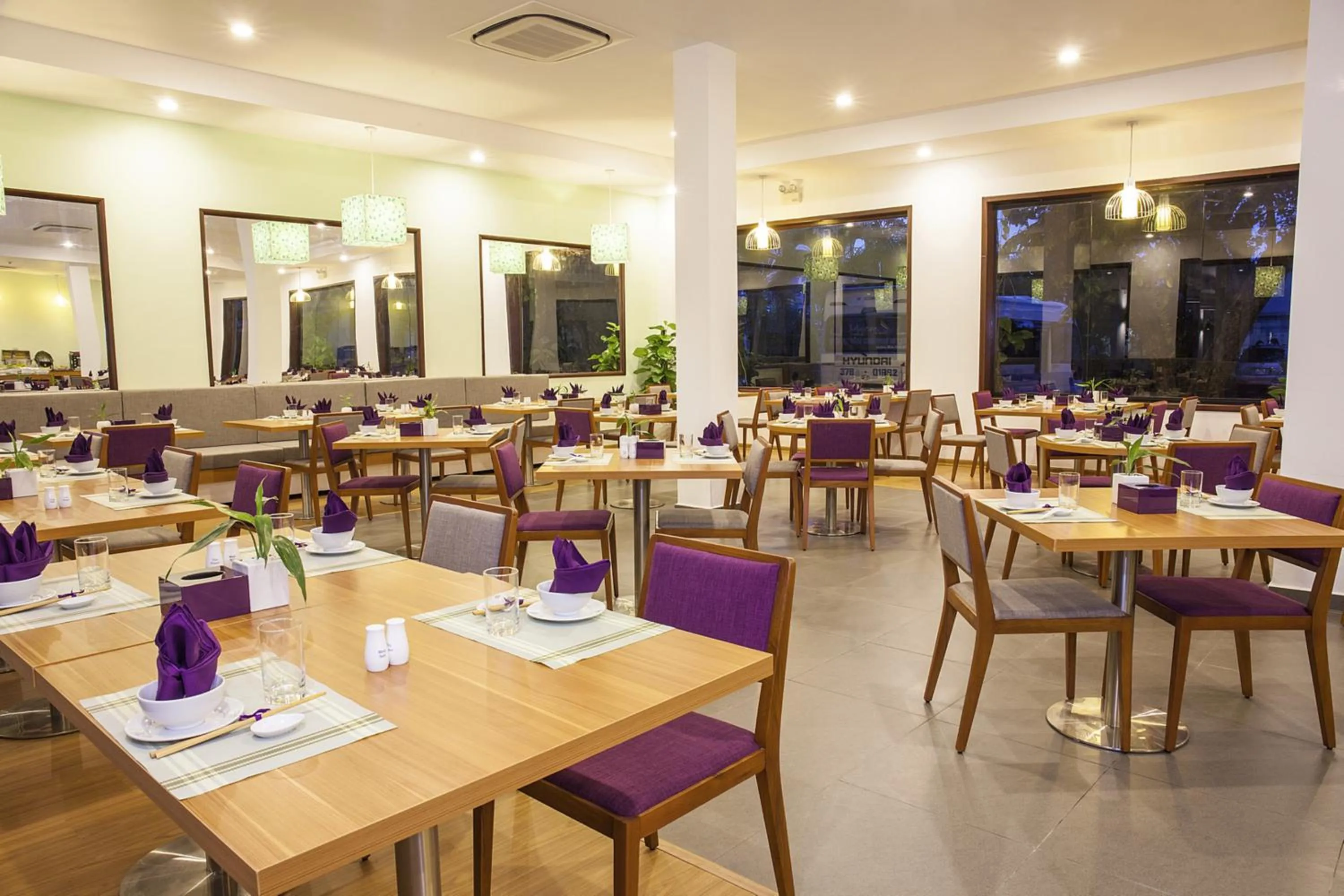 Restaurant/places to eat in ÊMM Hotel Hue