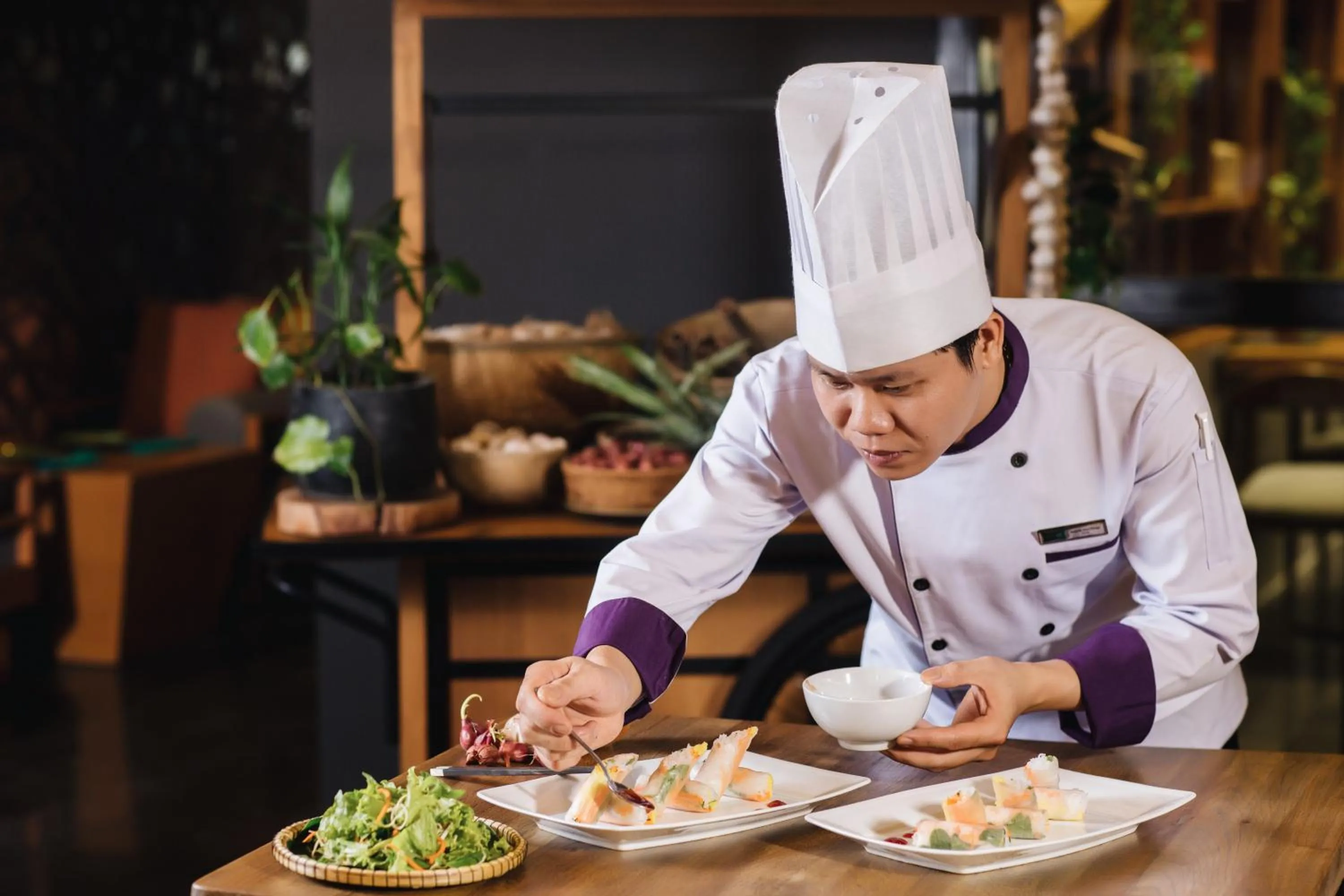 Restaurant/places to eat in ÊMM Hotel Hue