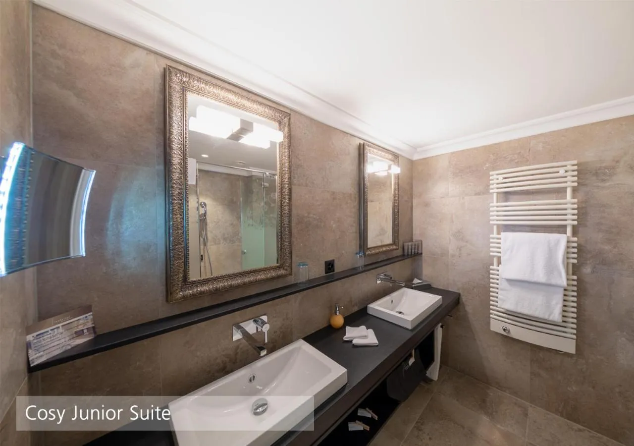 Bathroom in Lenkerhof gourmet spa resort - Relais & Châteaux