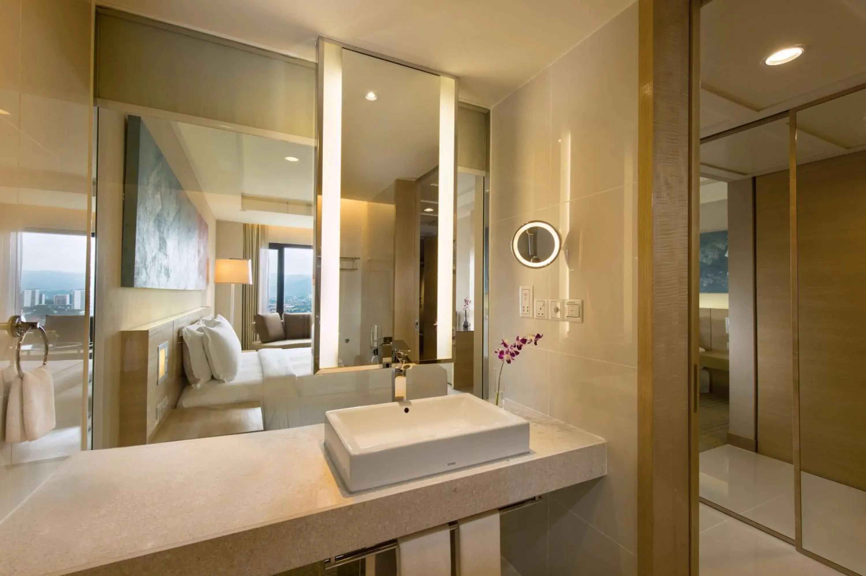 King Room - Mobility Accessible in DoubleTree By Hilton Kuala Lumpur King Room - Mobility Accessible in DoubleTree By Hilton Kuala Lumpur