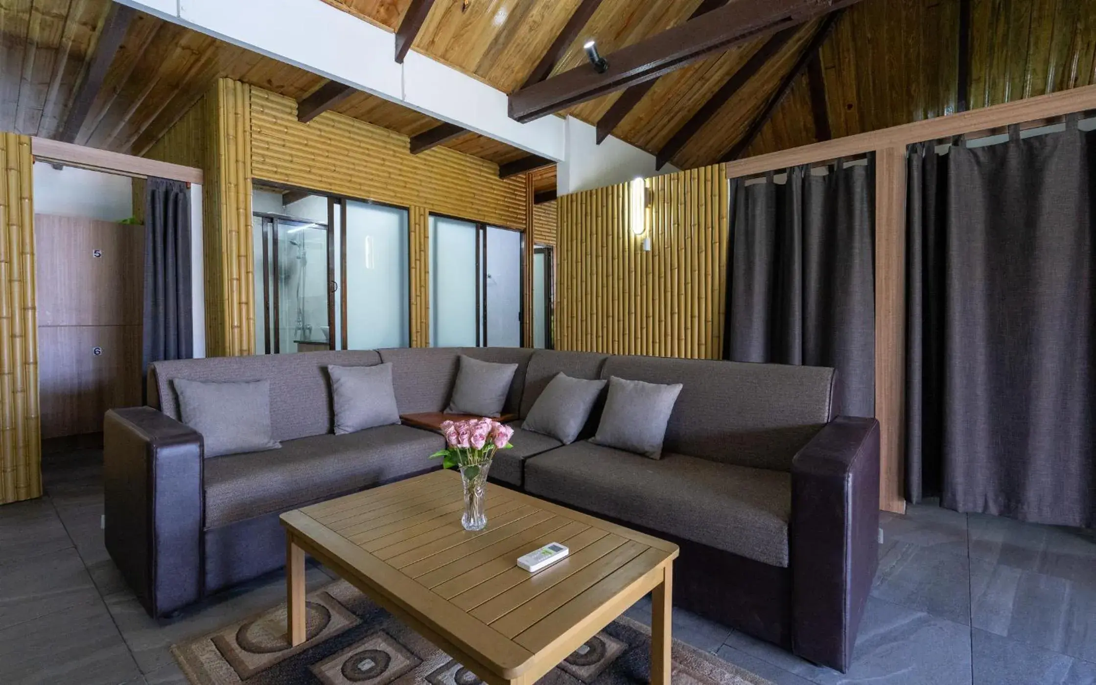 Bed in 10-Bed Mixed Dormitory Room in Club Fiji Resort Bed in 10-Bed Mixed Dormitory Room in Club Fiji Resort