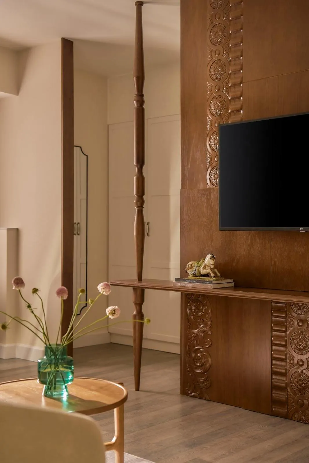 TV and multimedia in M Village Hotel Premier Thi Sách