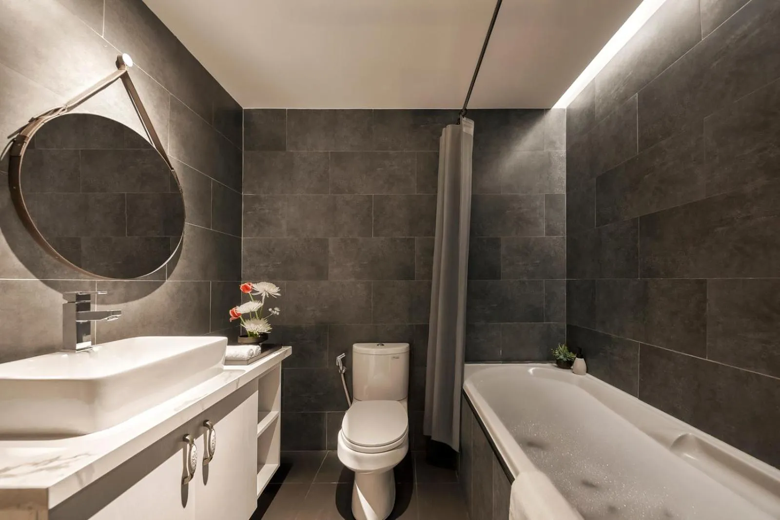 Shower in M Village Hotel Premier Thi Sách