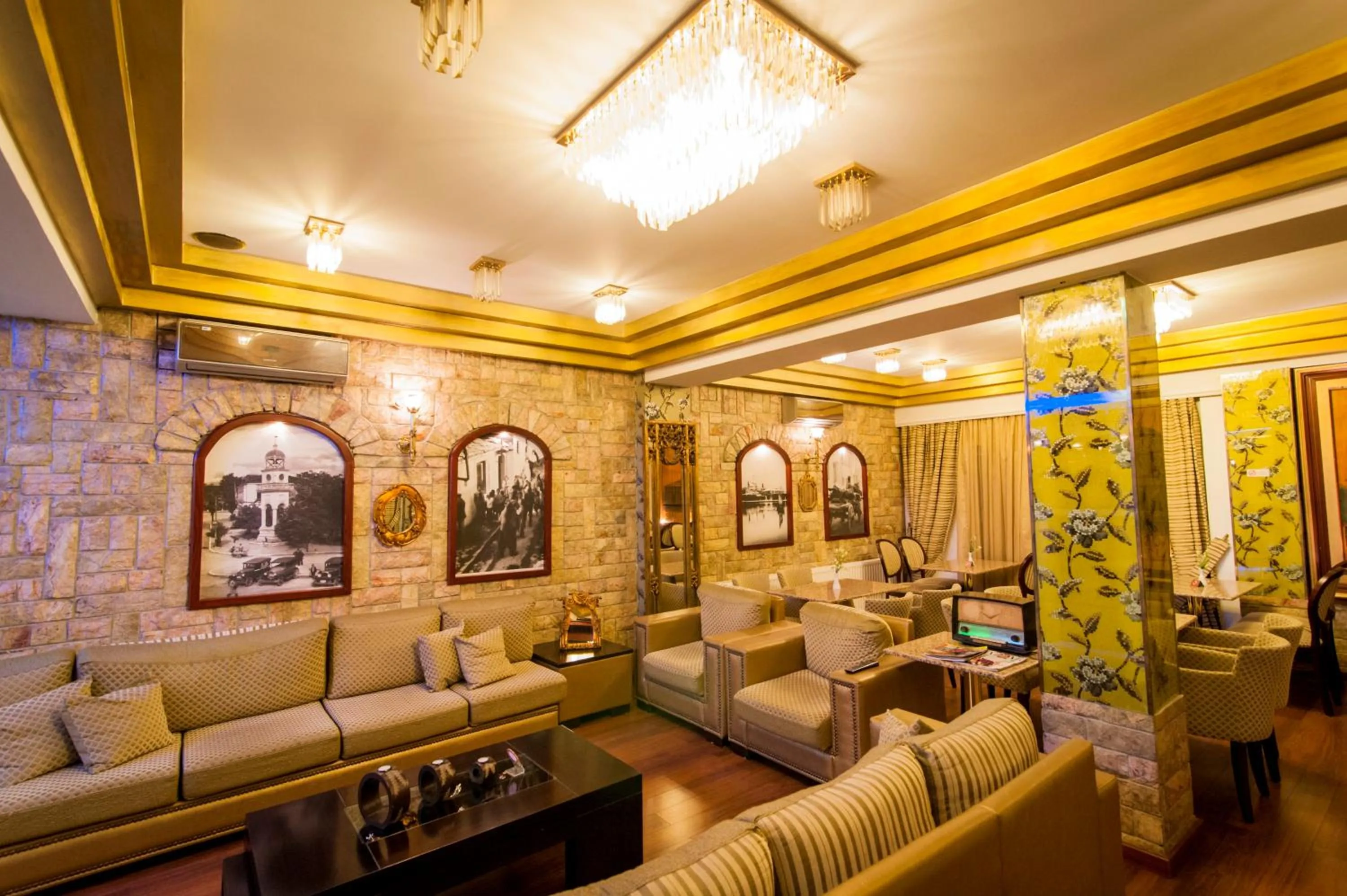 Lounge or bar in Krikonis Hotel