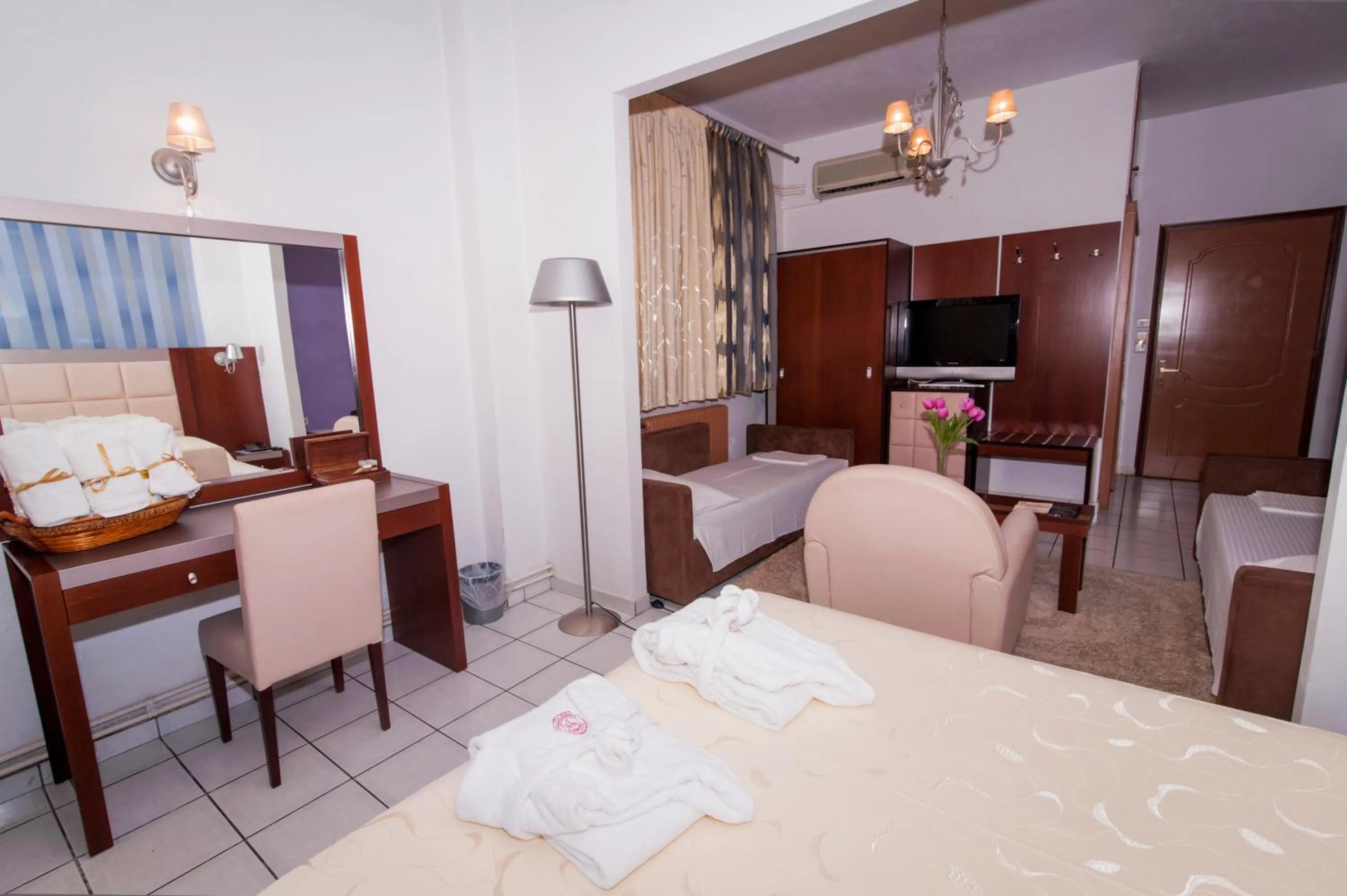 Photo of the whole room, Bed in Krikonis Hotel