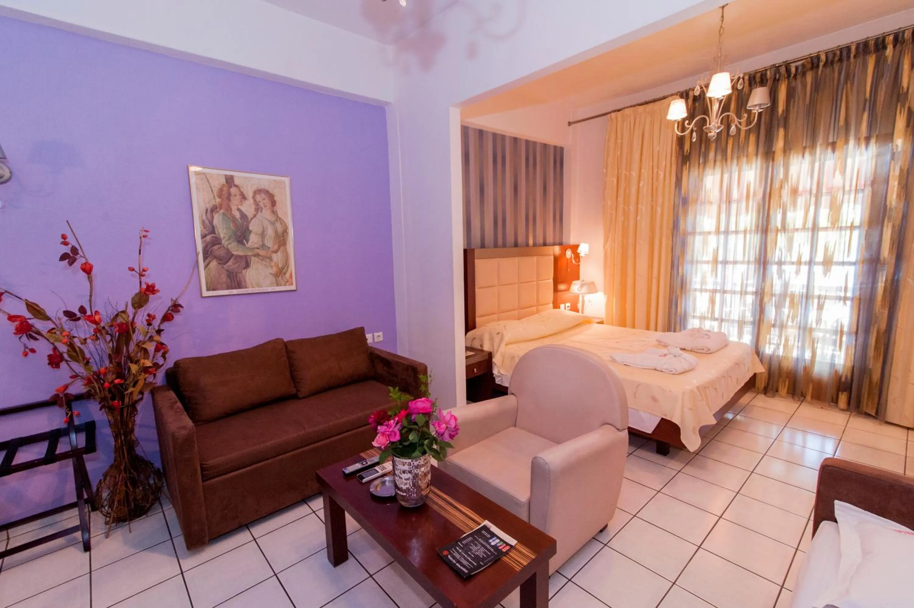 Living room, Bed in Krikonis Hotel