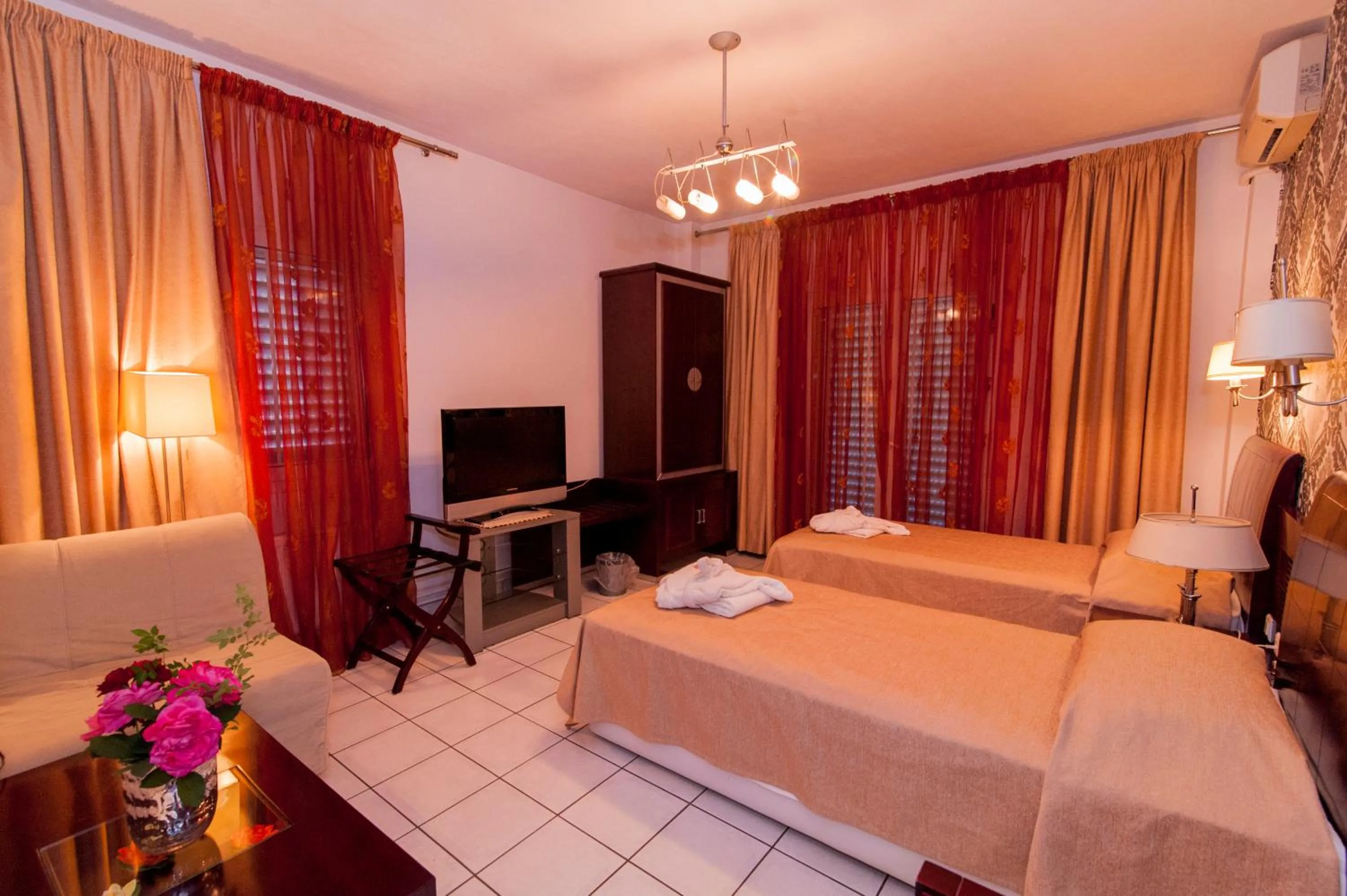 Photo of the whole room, Bed in Krikonis Hotel