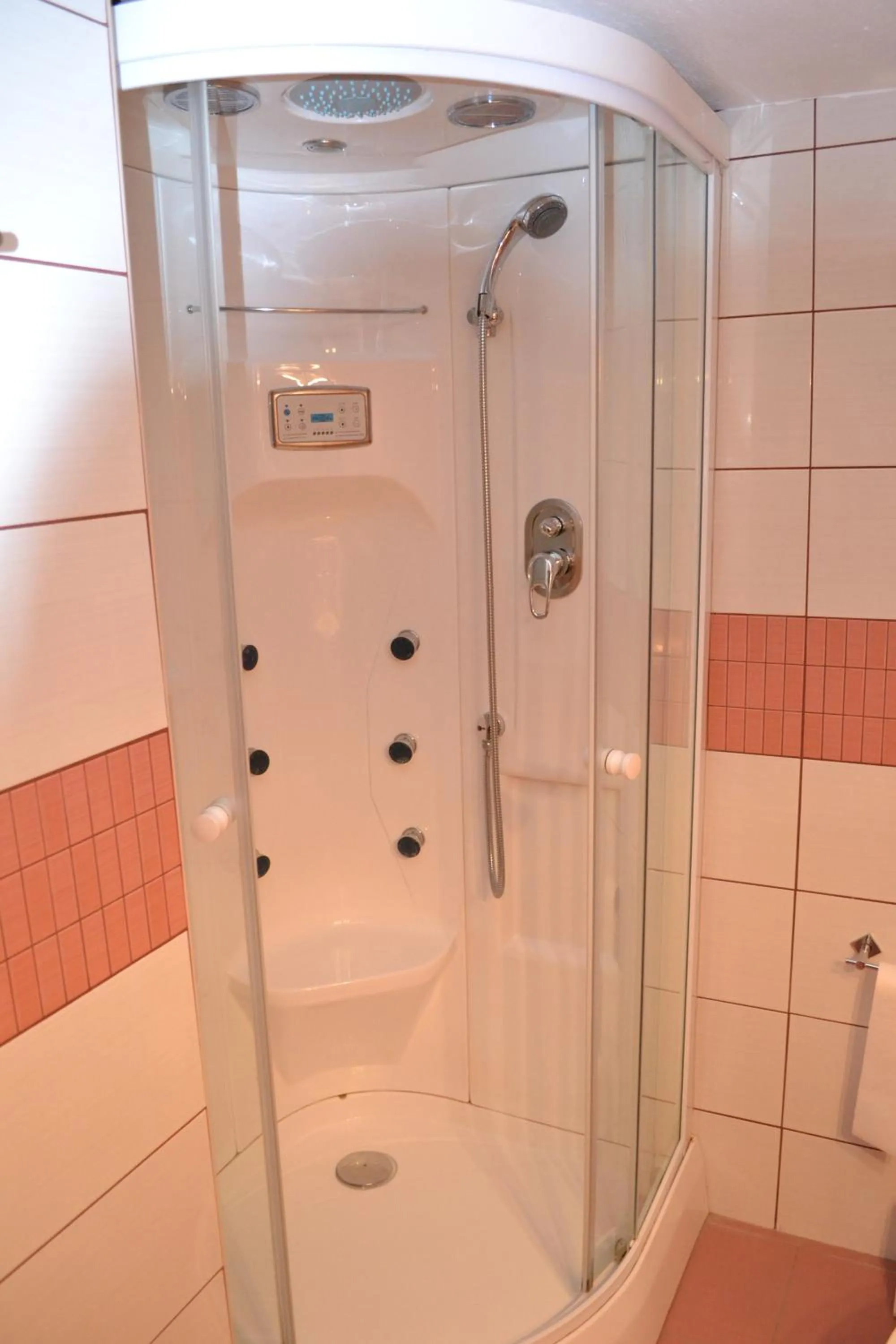 Bathroom in Krikonis Hotel