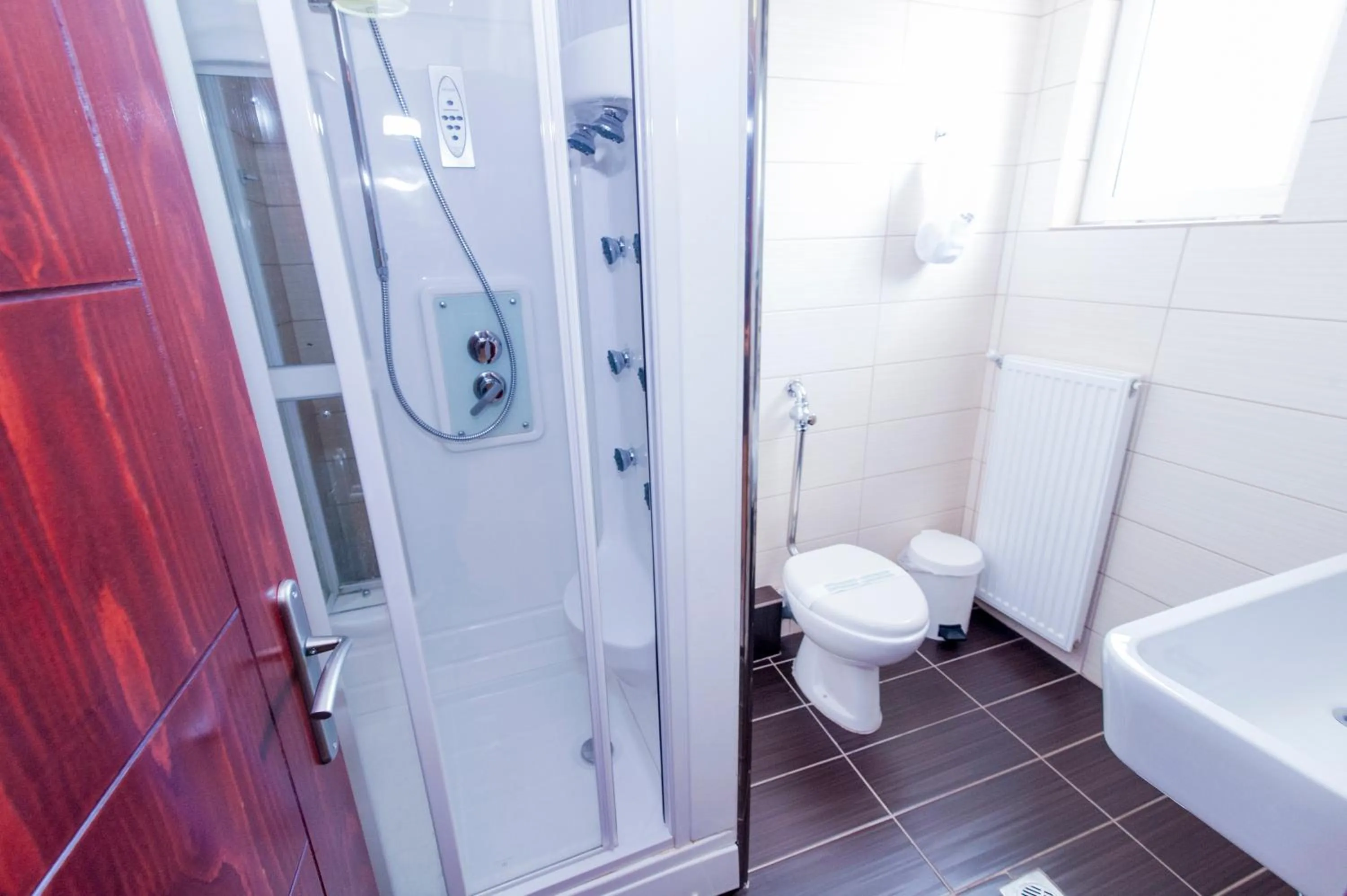 Bathroom in Krikonis Hotel