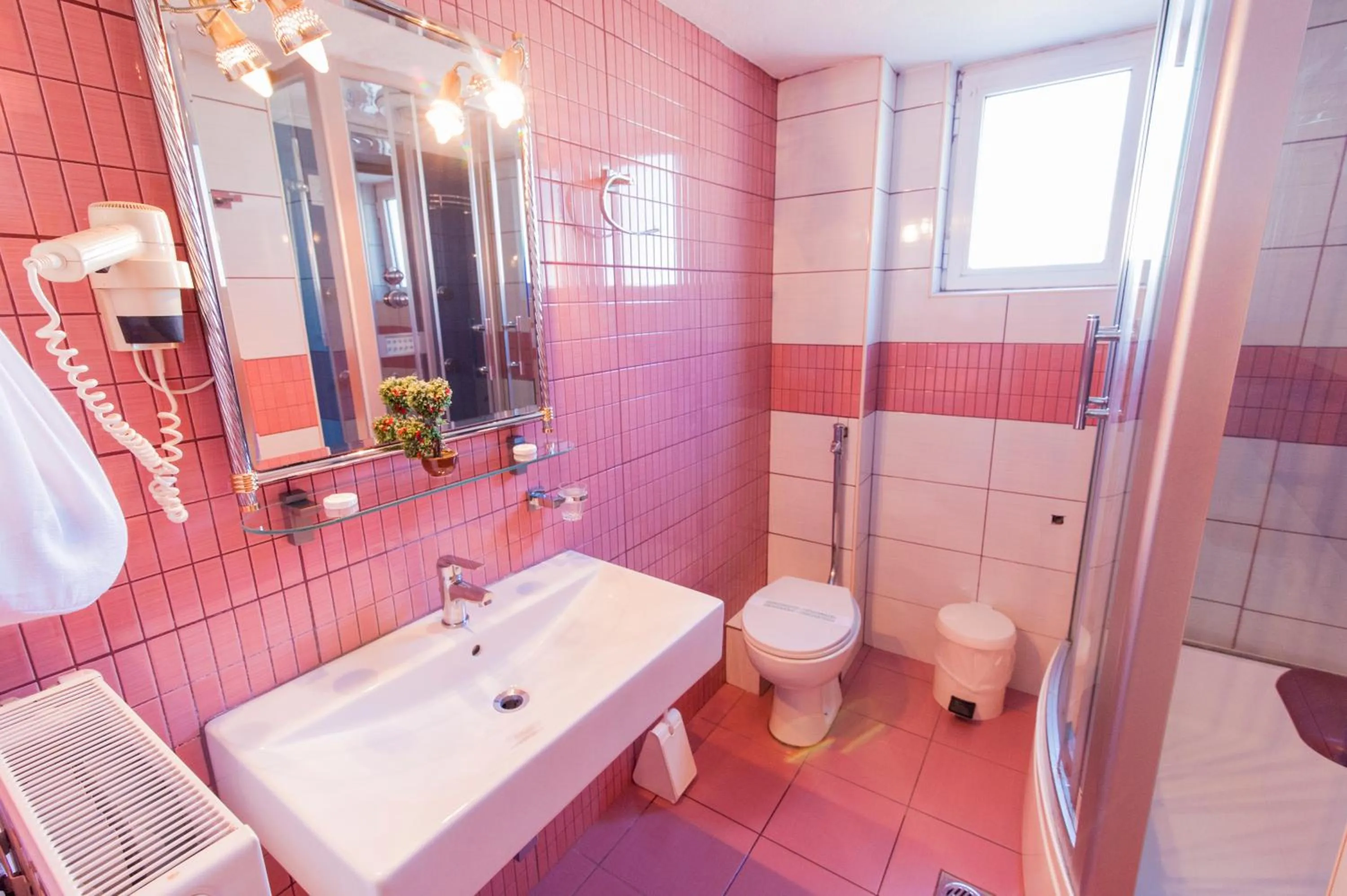 Bathroom in Krikonis Hotel