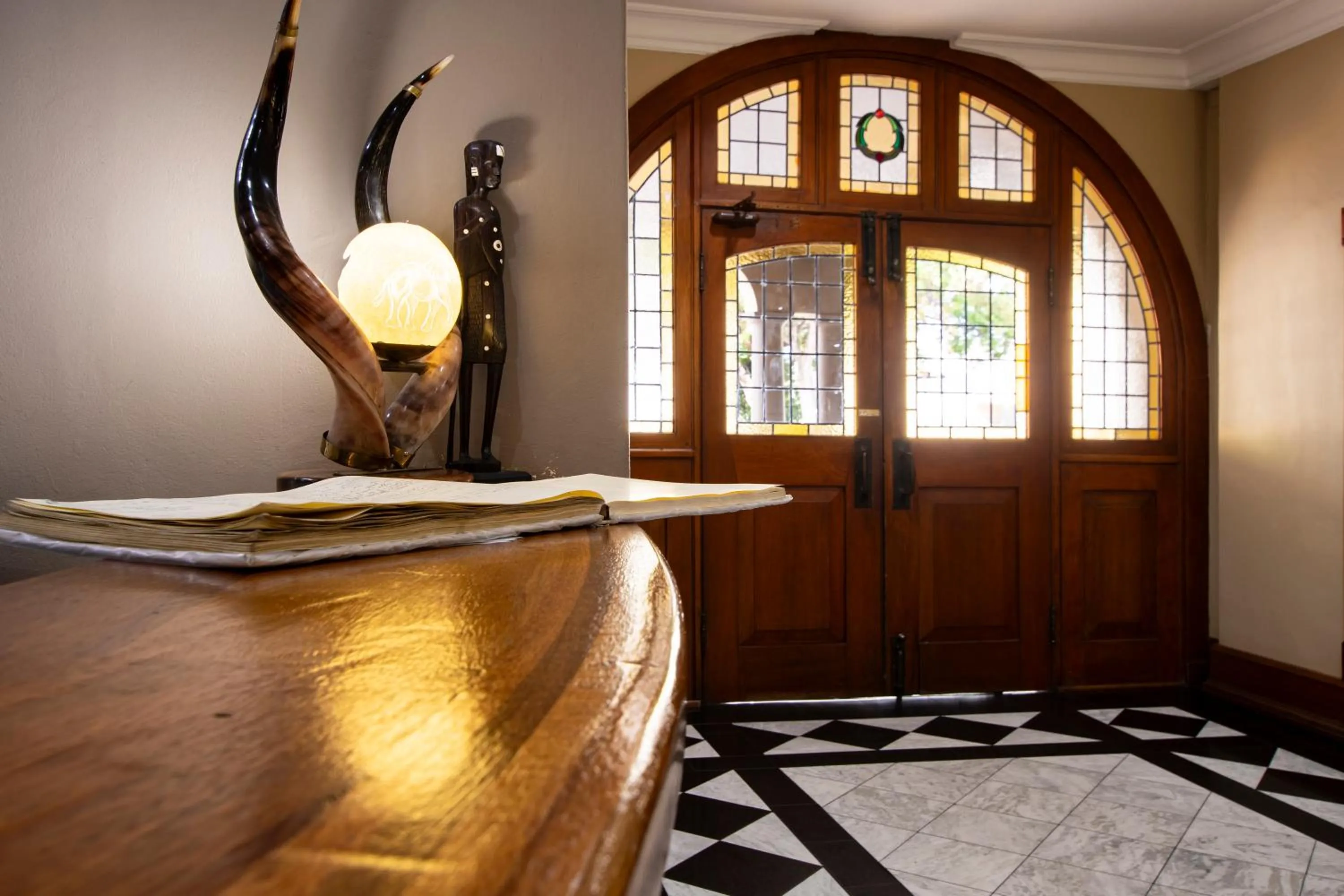 Facade/entrance in Queen's Hotel by BON Hotels