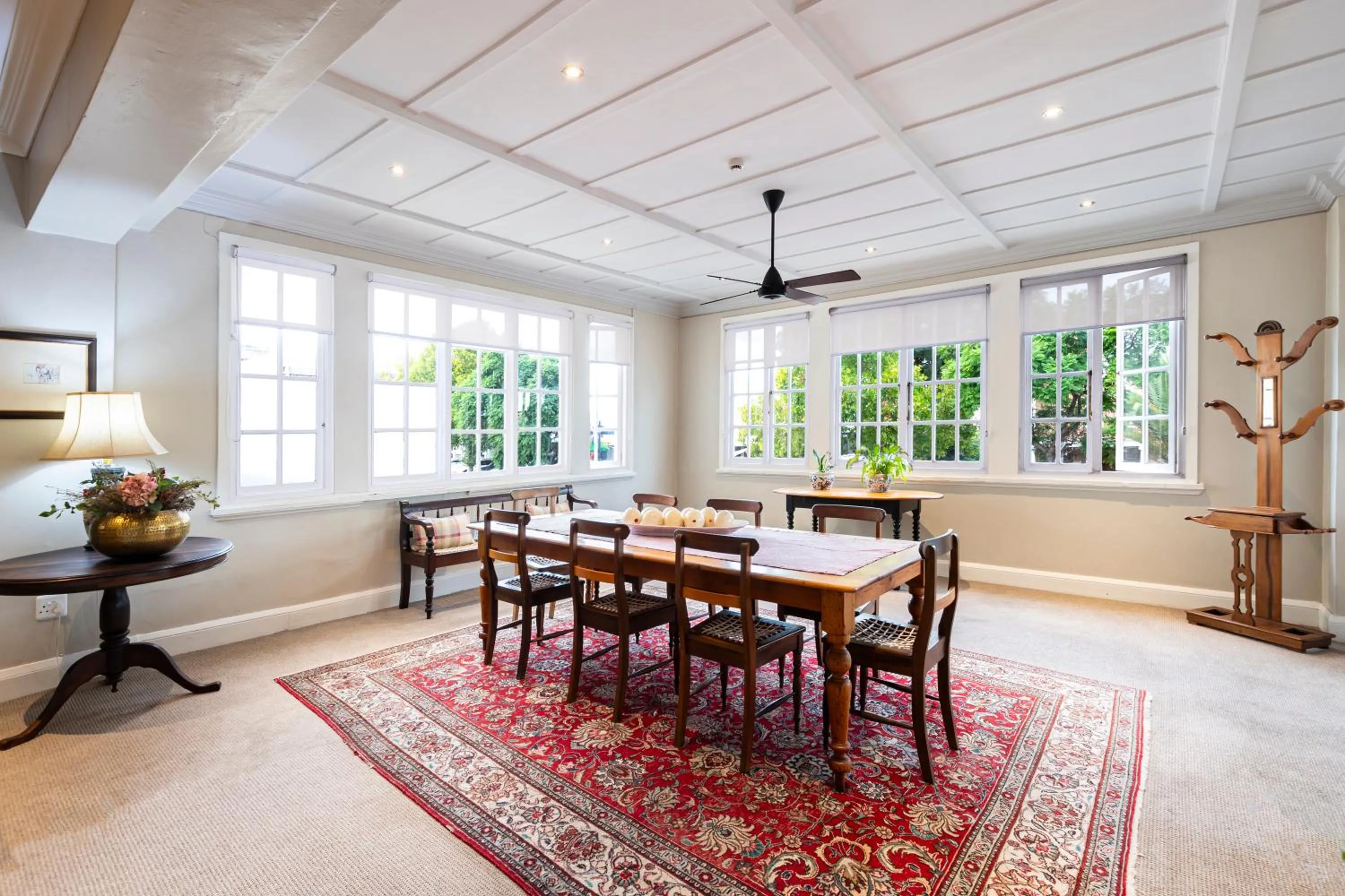 Dining area in Queen's Hotel by BON Hotels