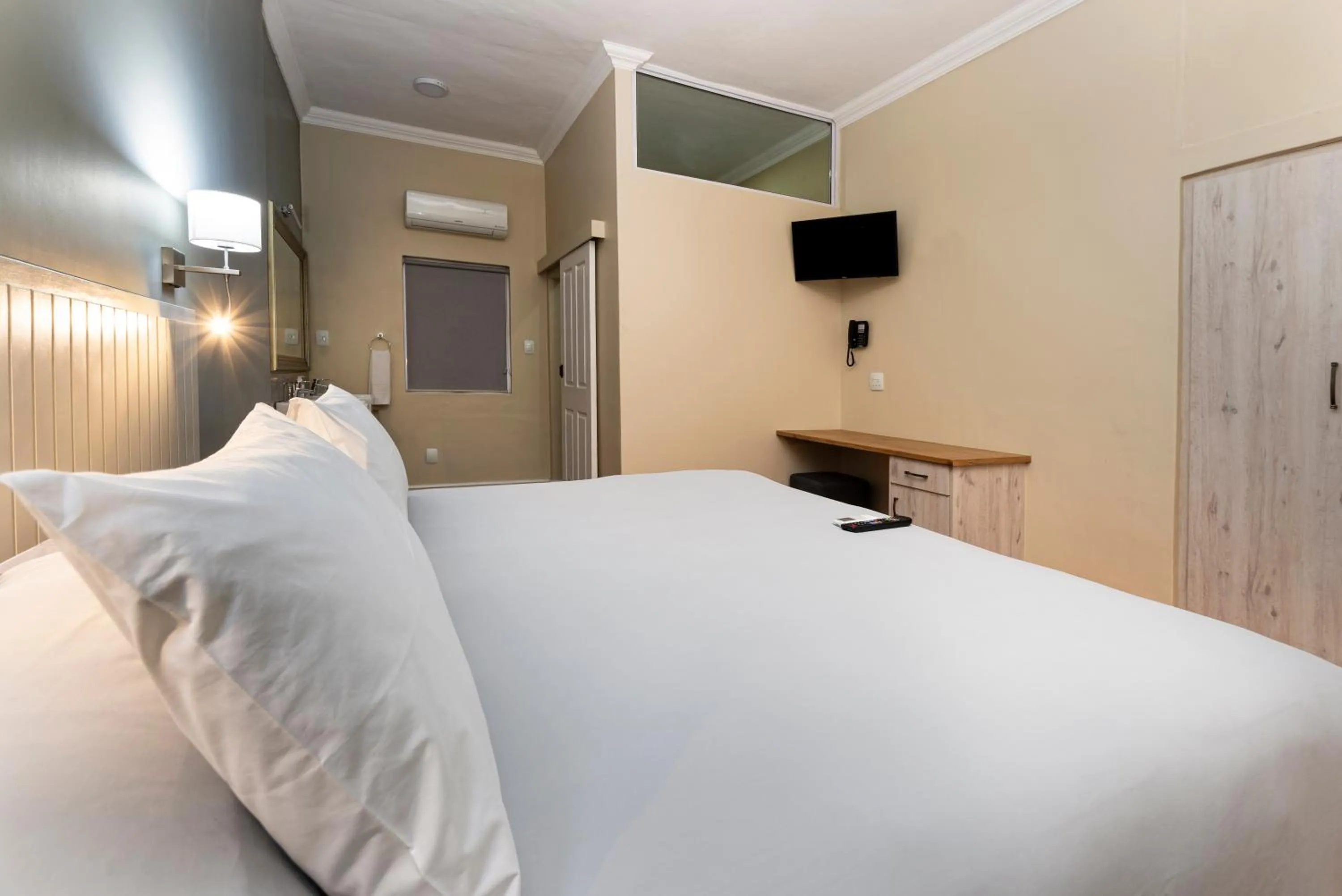 Bed in Queen's Hotel by BON Hotels