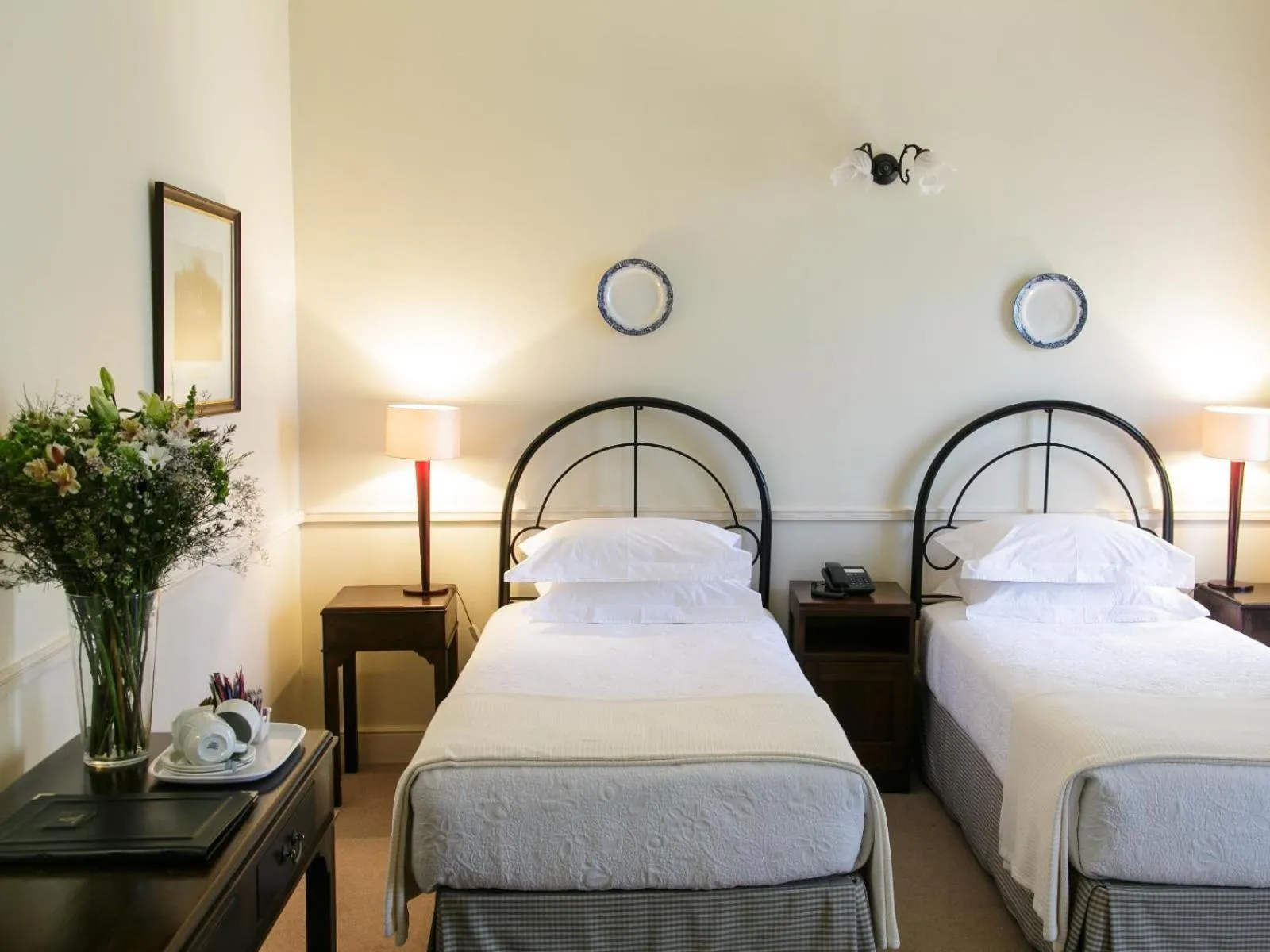 Bedroom, Bed in Queen's Hotel by BON Hotels