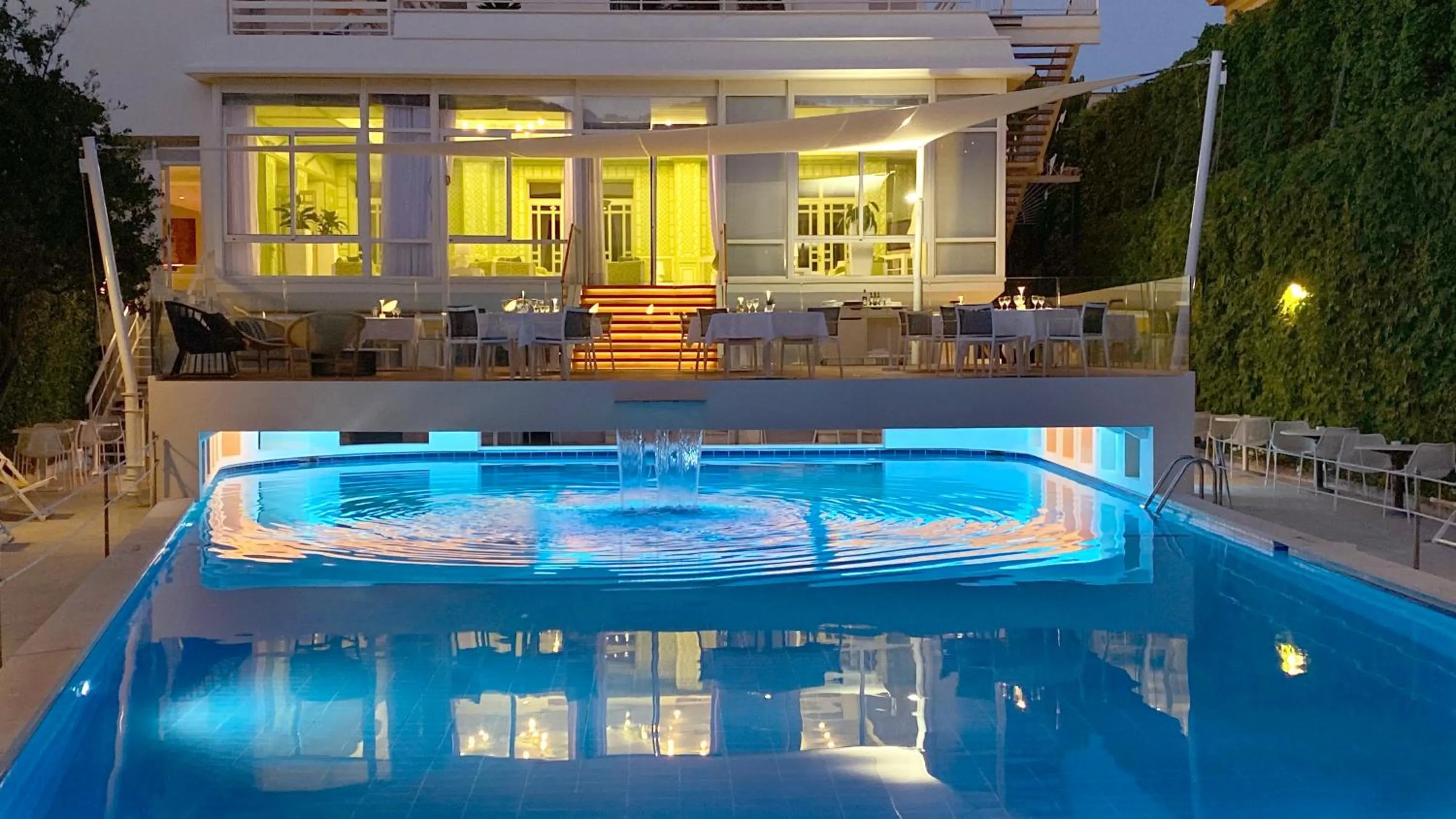 Restaurant/places to eat in Hotel Continental