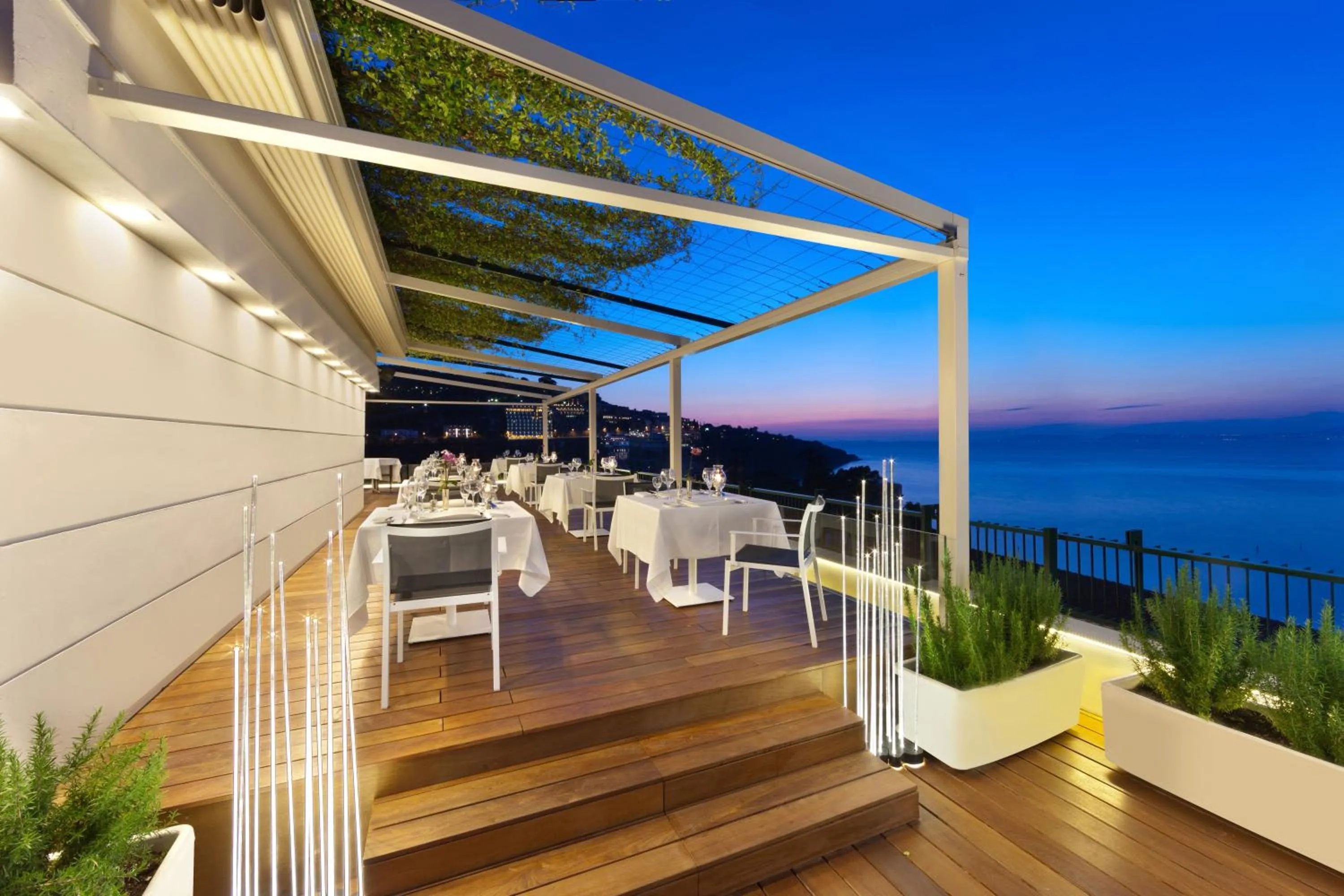 Restaurant/places to eat in Hotel Continental