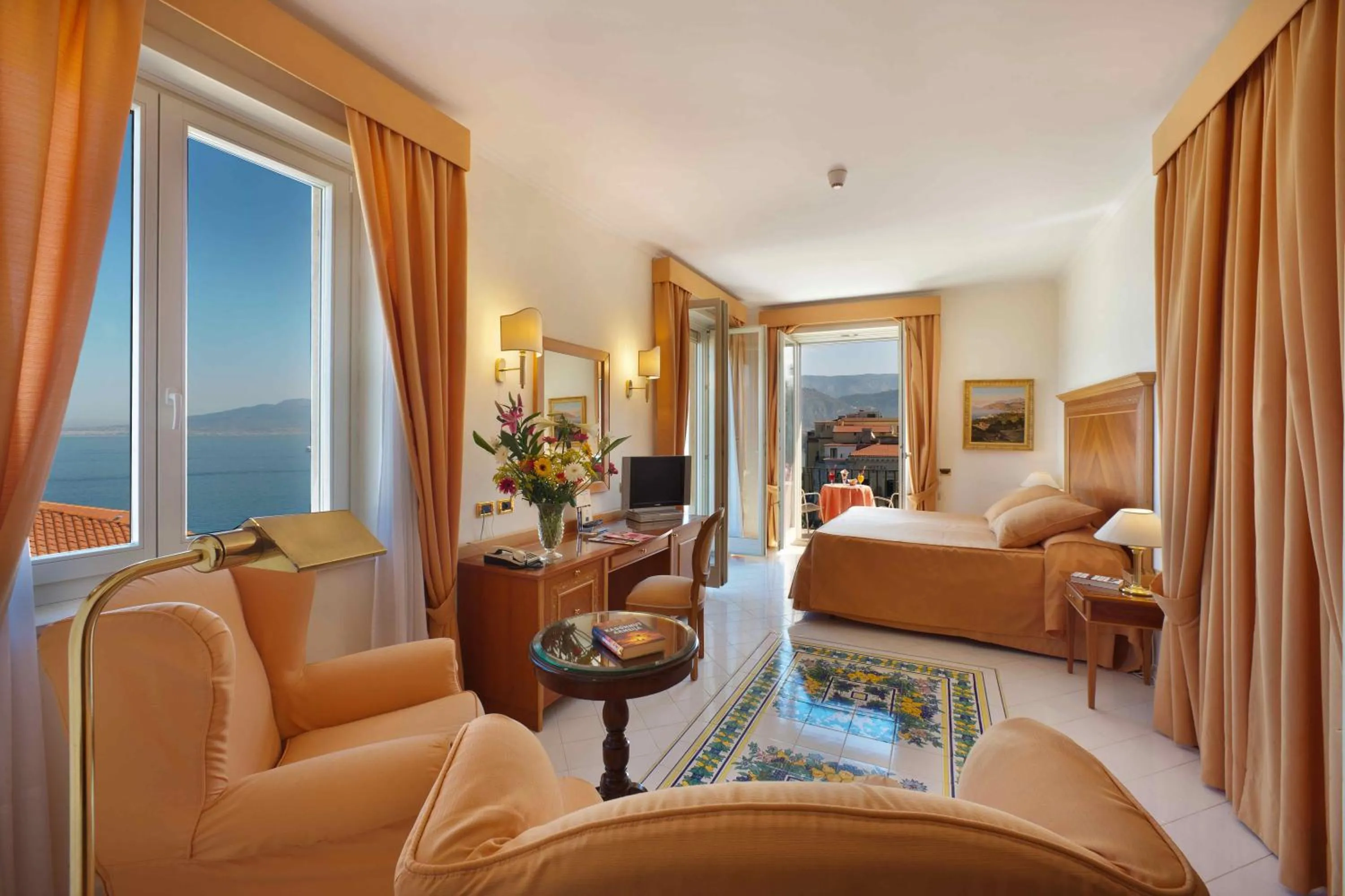 Photo of the whole room in Hotel Continental