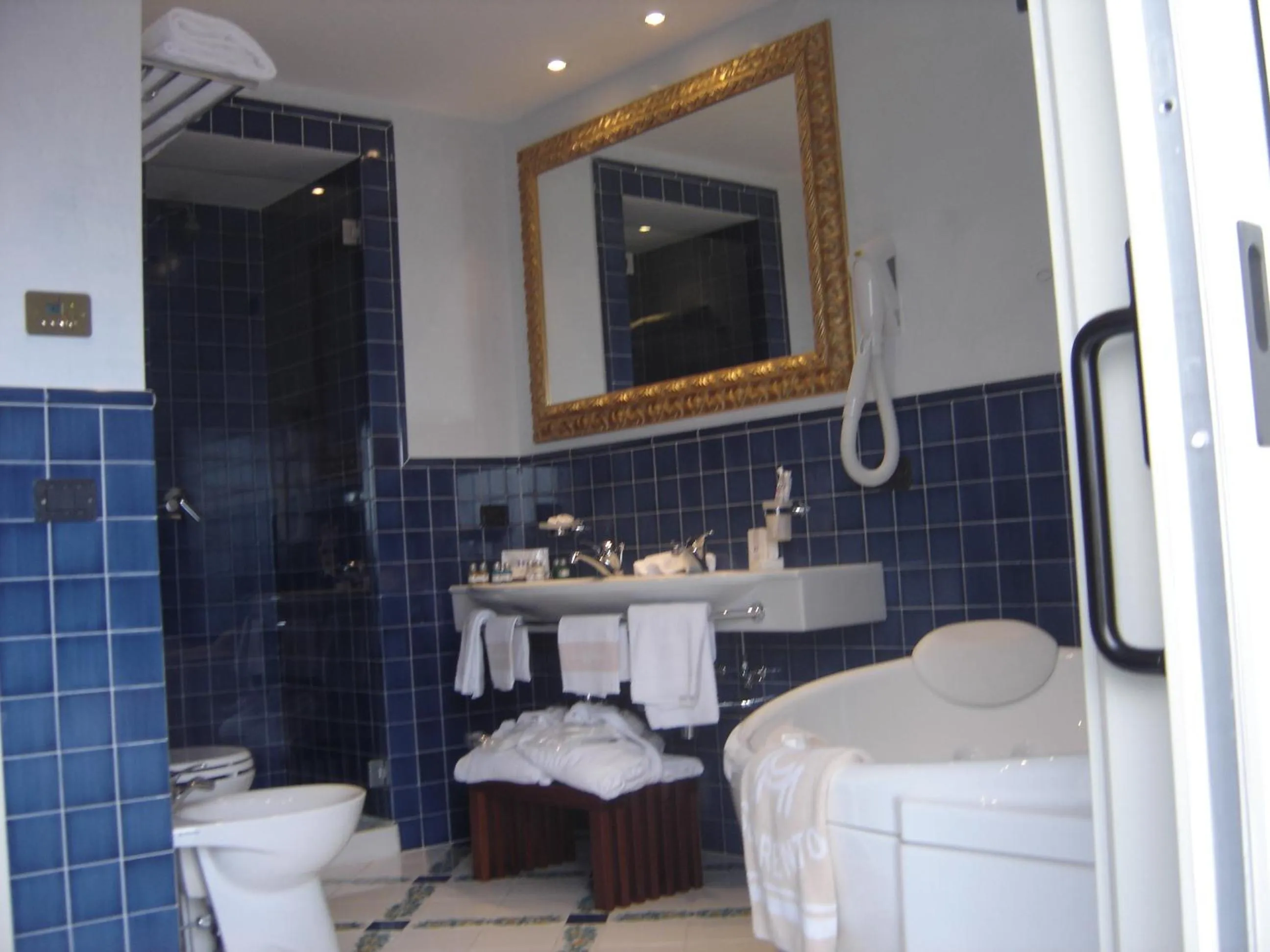 Bathroom in Hotel Continental