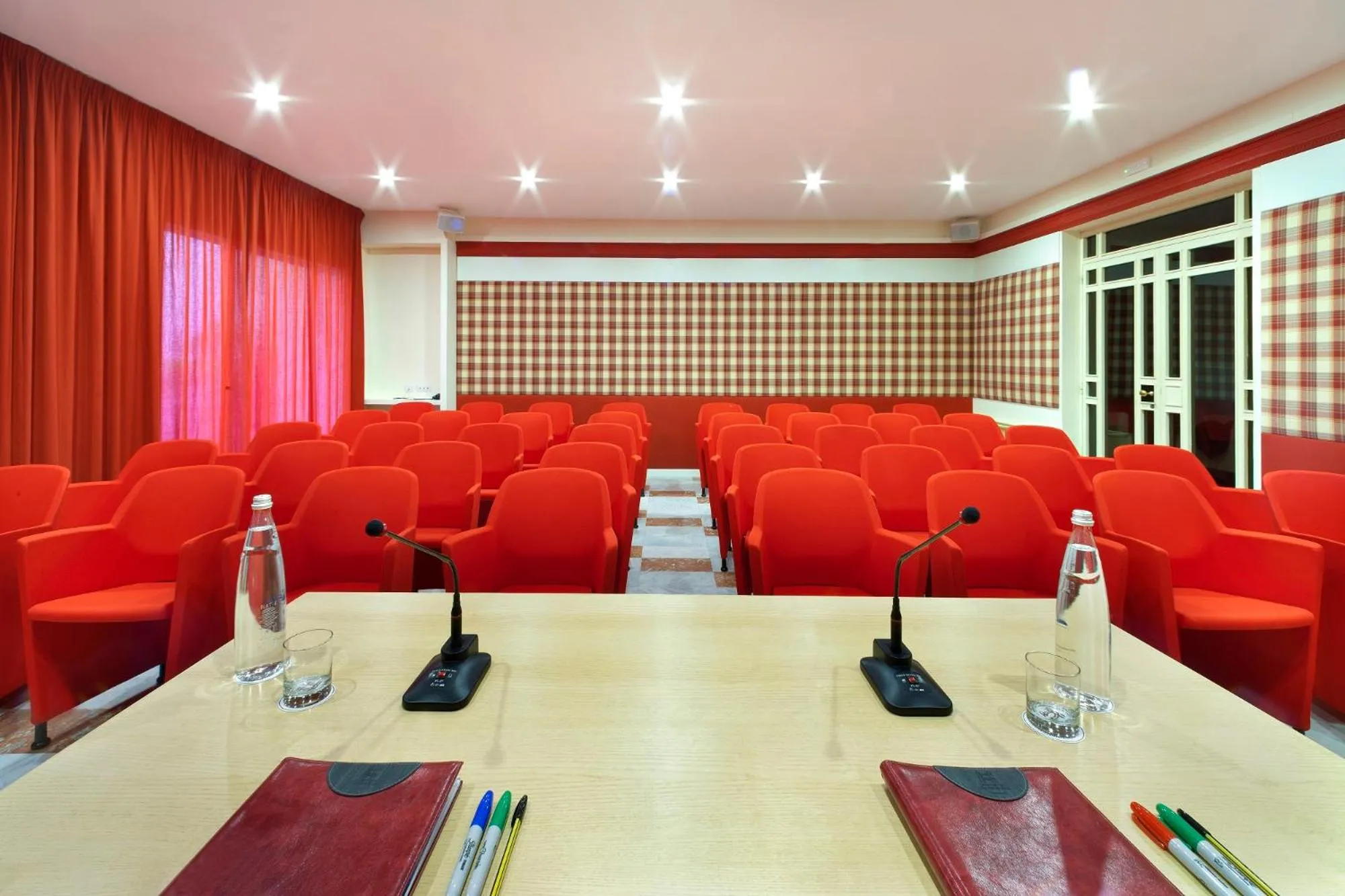 Business facilities in Hotel Continental