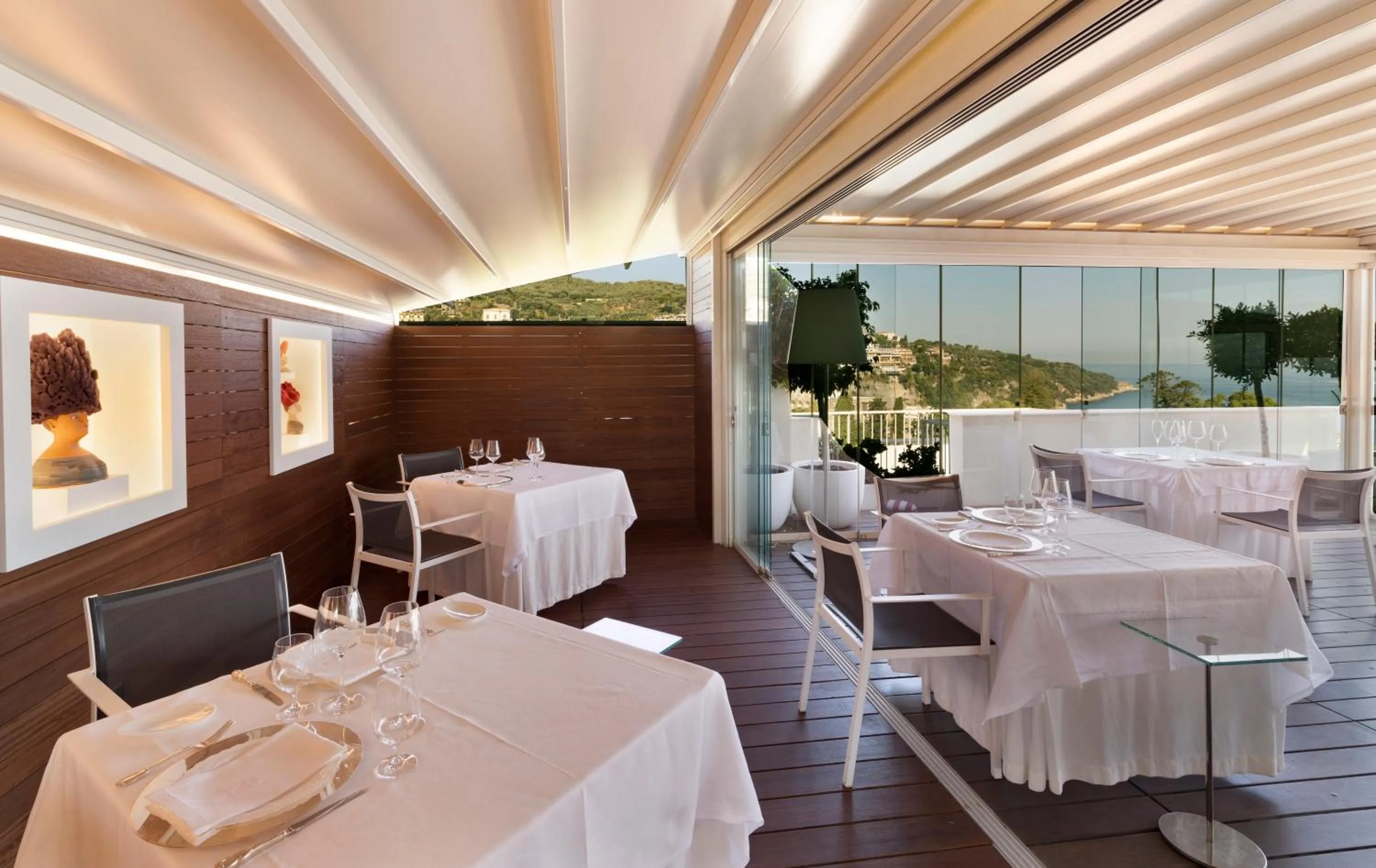 Restaurant/places to eat in Hotel Continental