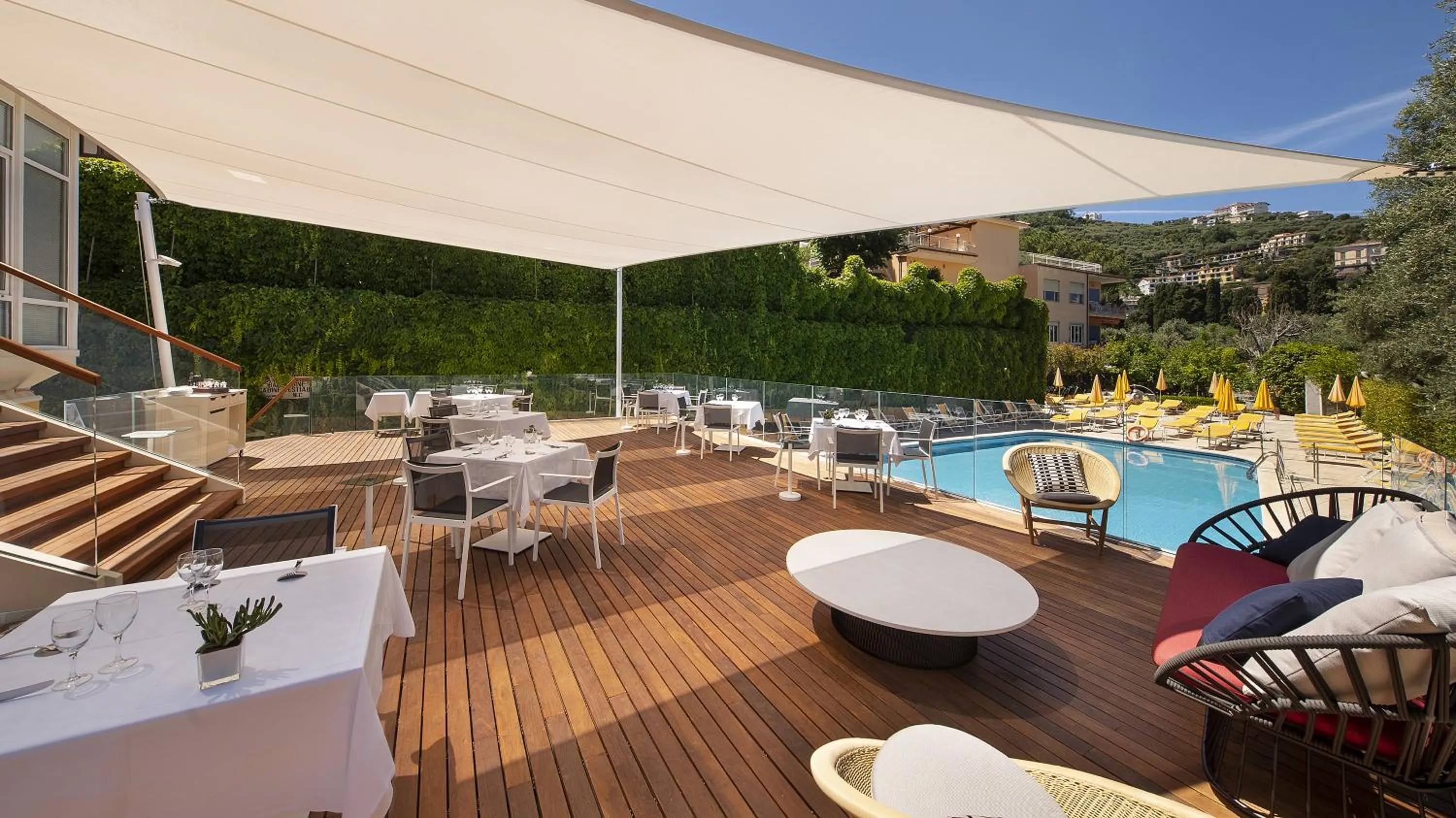 Restaurant/places to eat in Hotel Continental