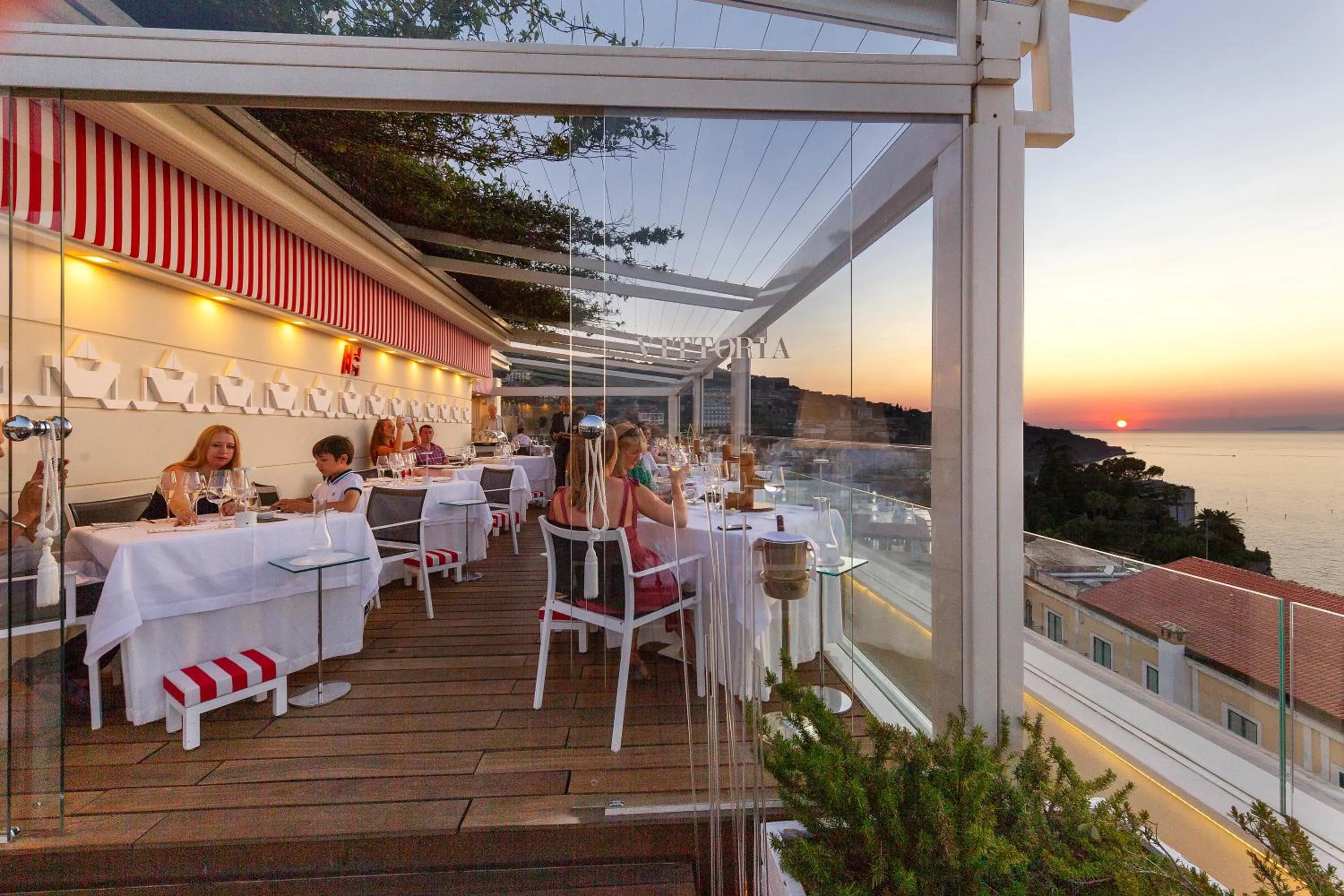 Restaurant/places to eat in Hotel Continental