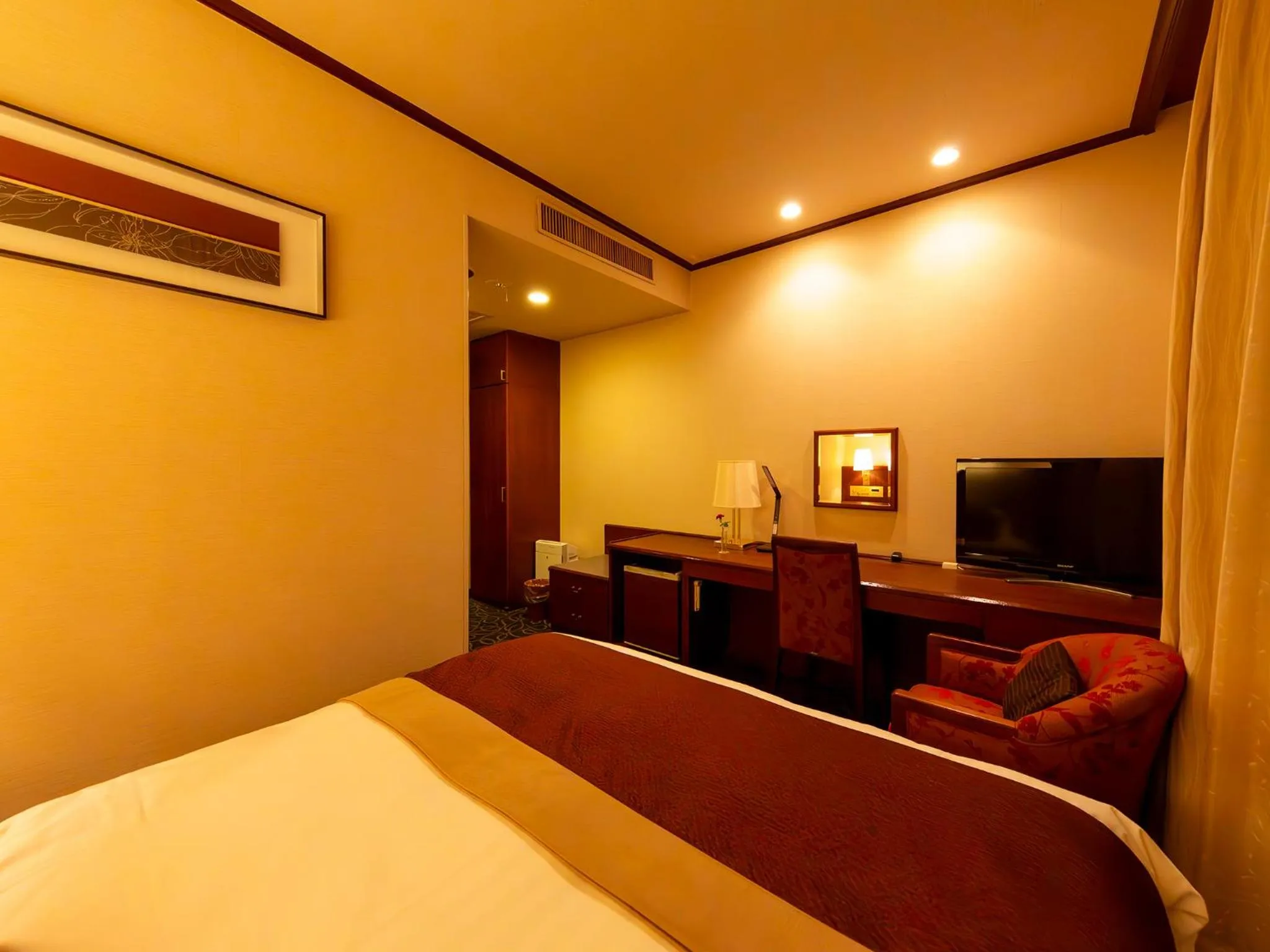 Photo of the whole room, Bed in Shibuya Creston Hotel