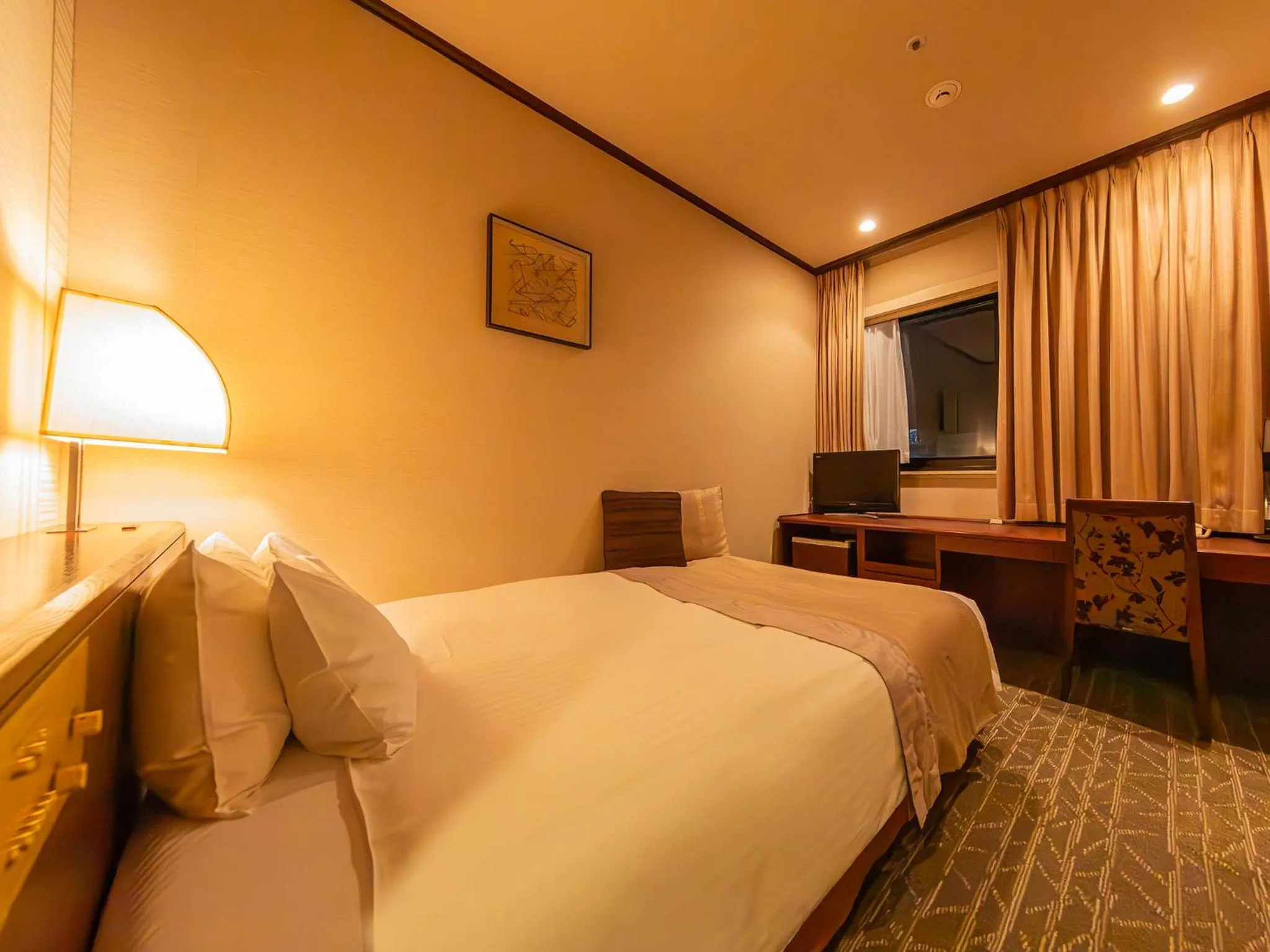 Photo of the whole room, Bed in Shibuya Creston Hotel
