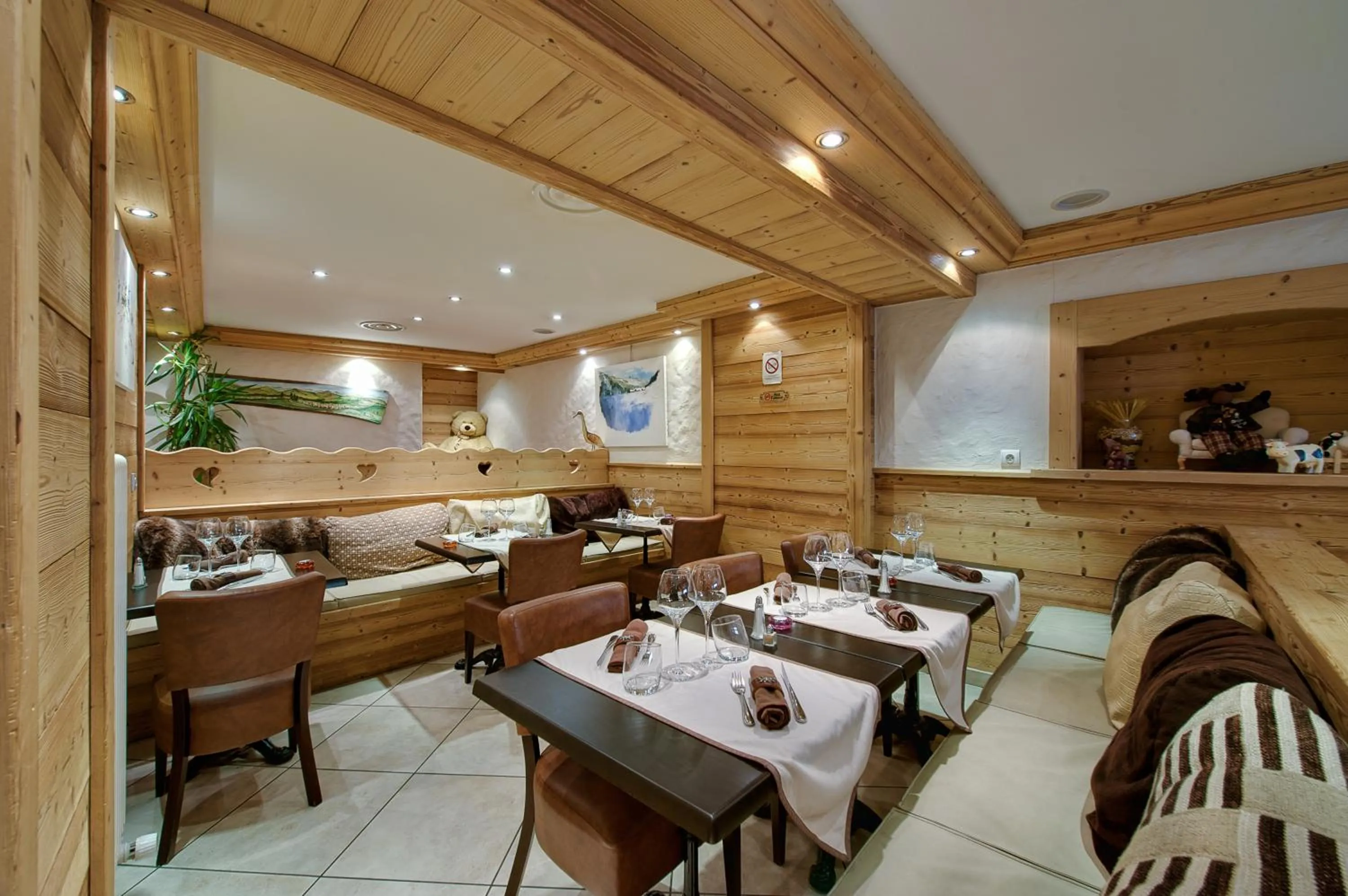 Restaurant/places to eat in Hotel Du Commerce