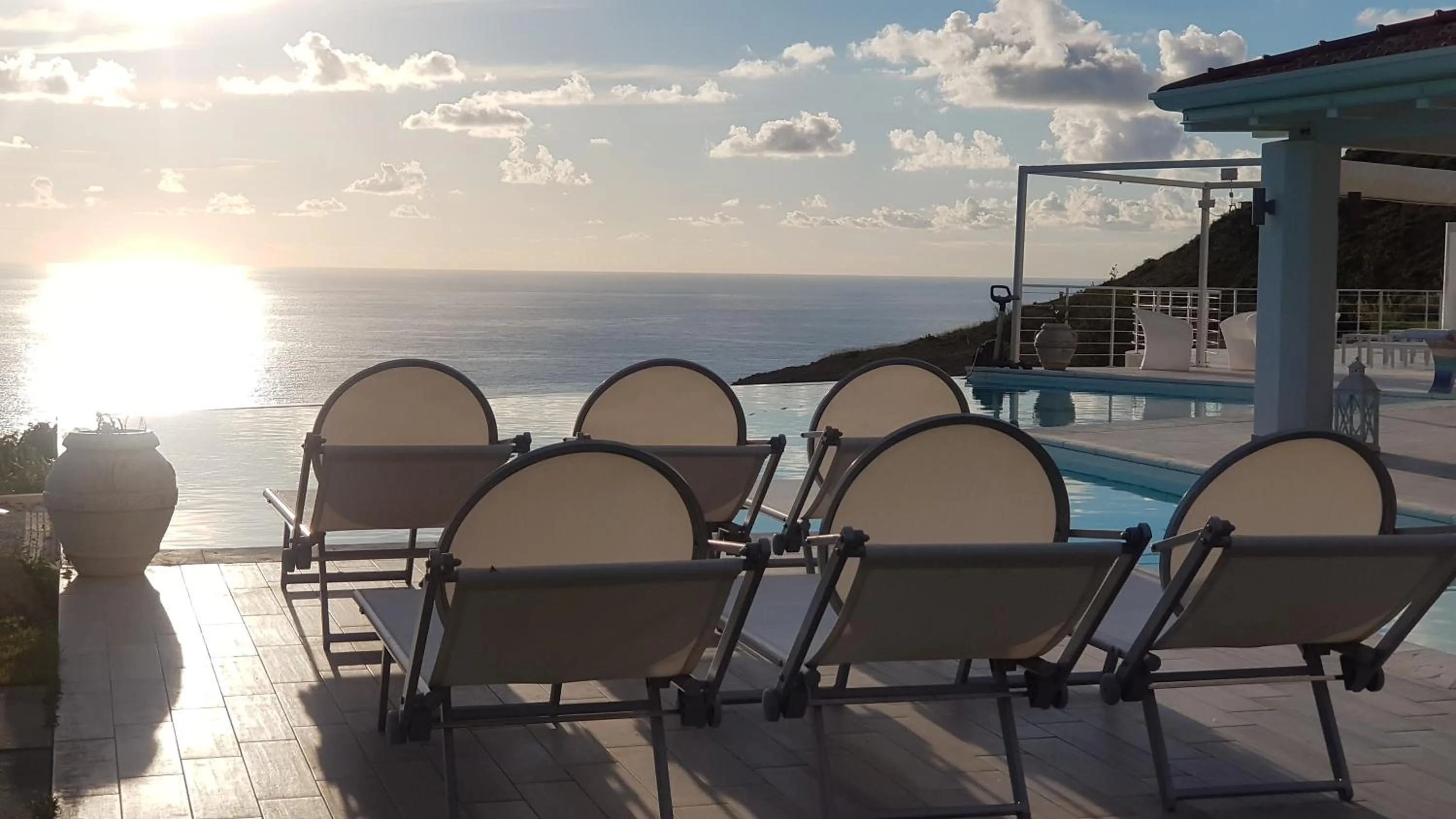 White Club Residence