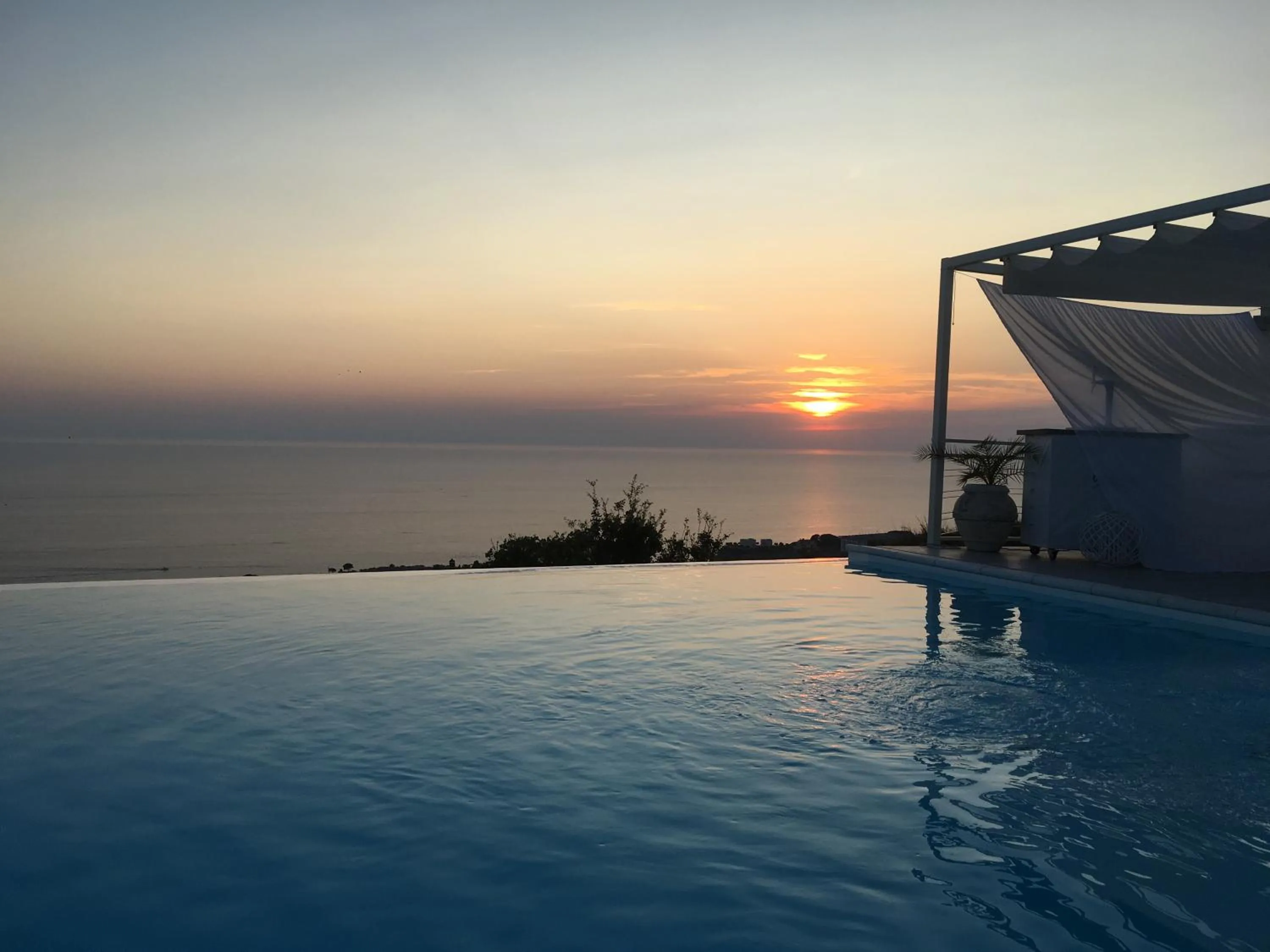 White Club Residence