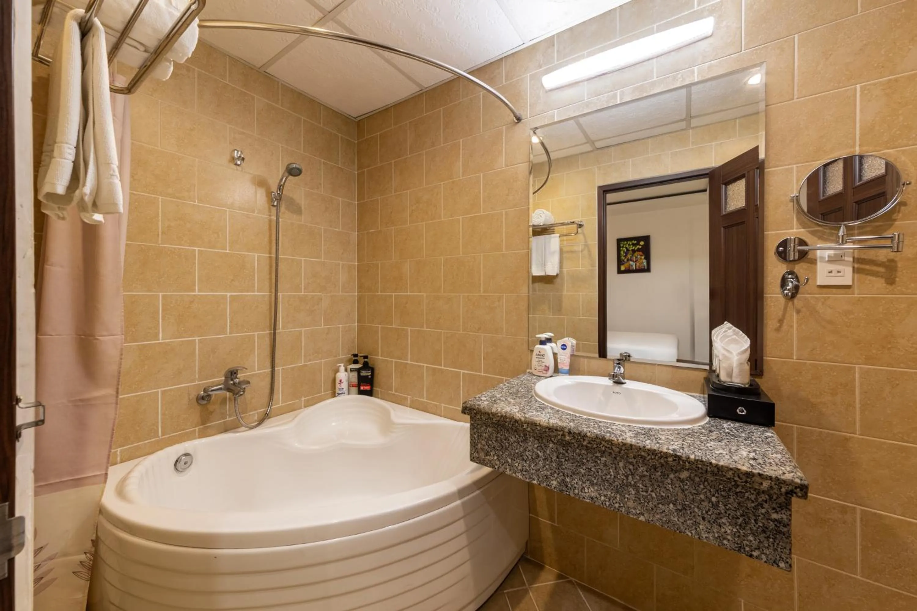 Shower in A25 Hotel - 29 Bùi Thị Xuân