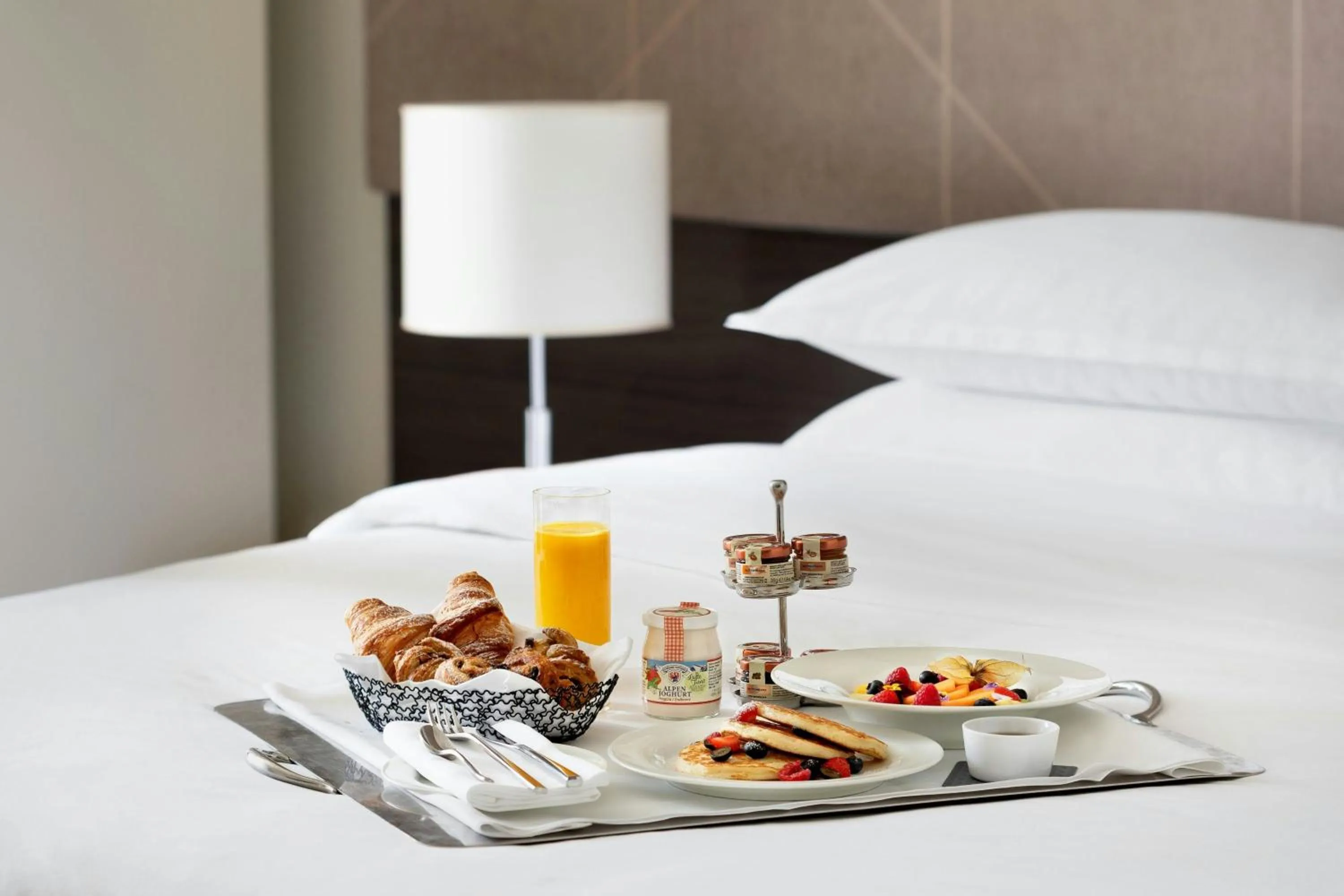 Breakfast, Bed in Sheraton Milan Malpensa Airport Hotel & Conference Centre