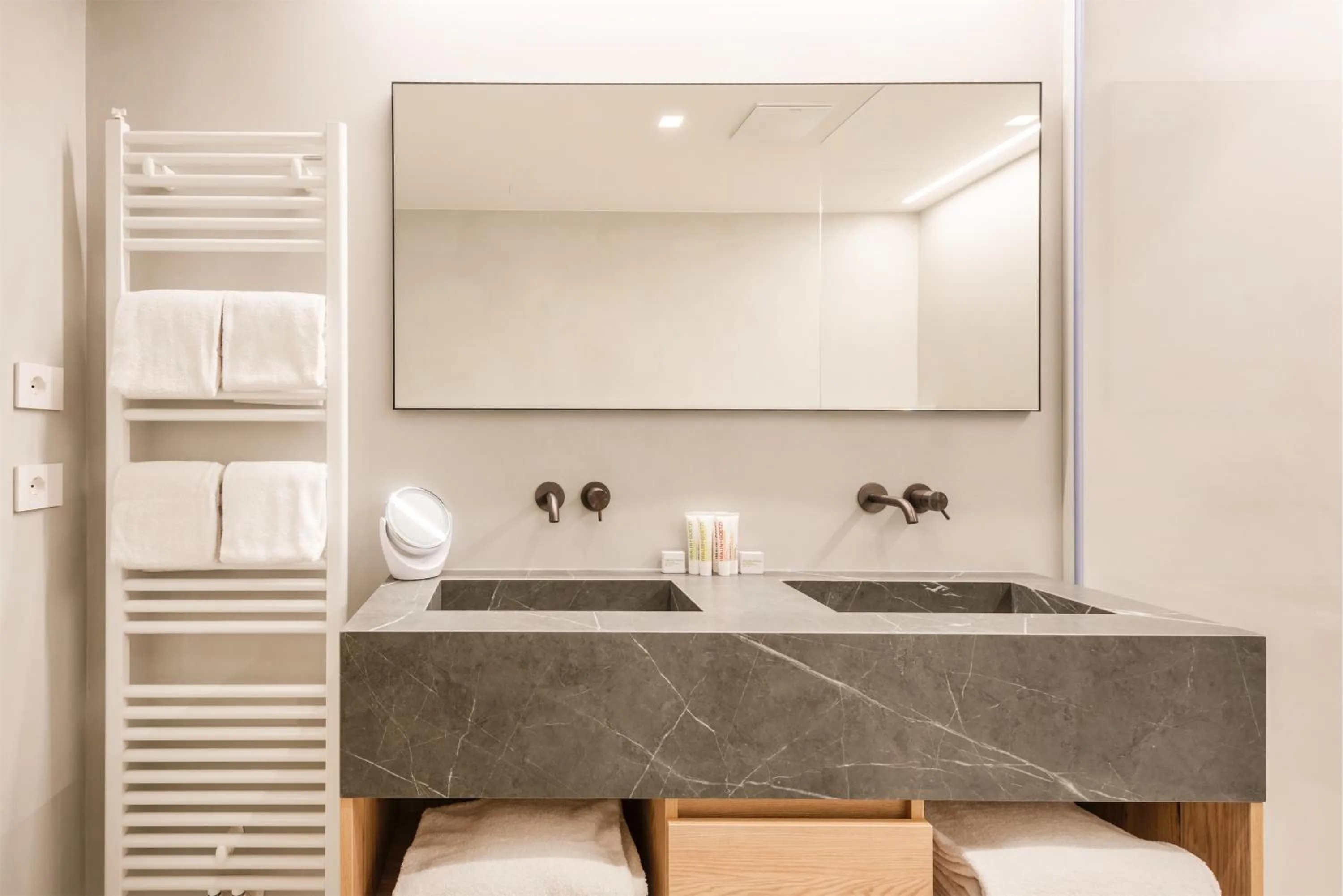 Bathroom in Du Lac Et Du Parc Grand Resort