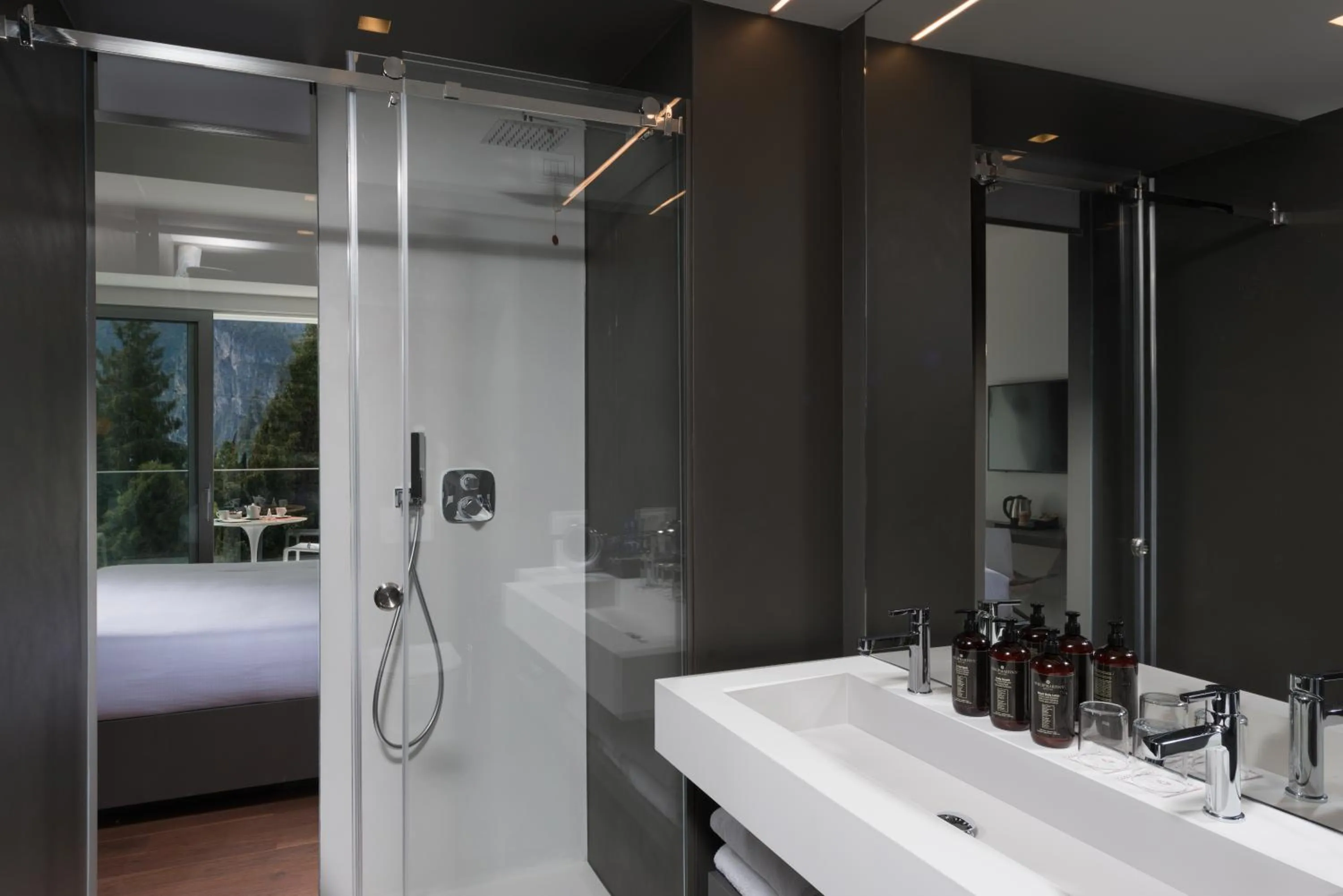 Bathroom in Du Lac Et Du Parc Grand Resort