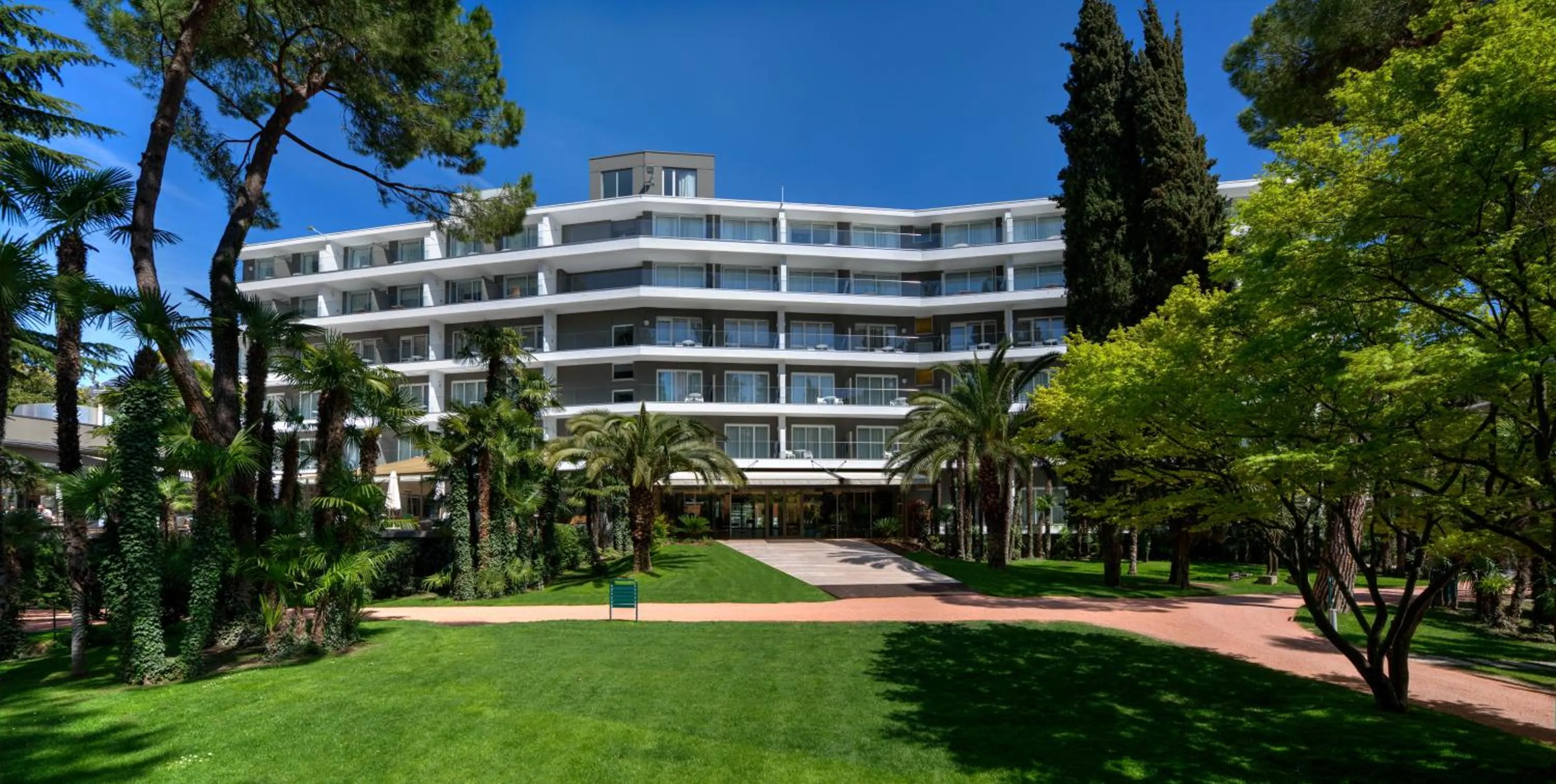 Property building in Du Lac Et Du Parc Grand Resort