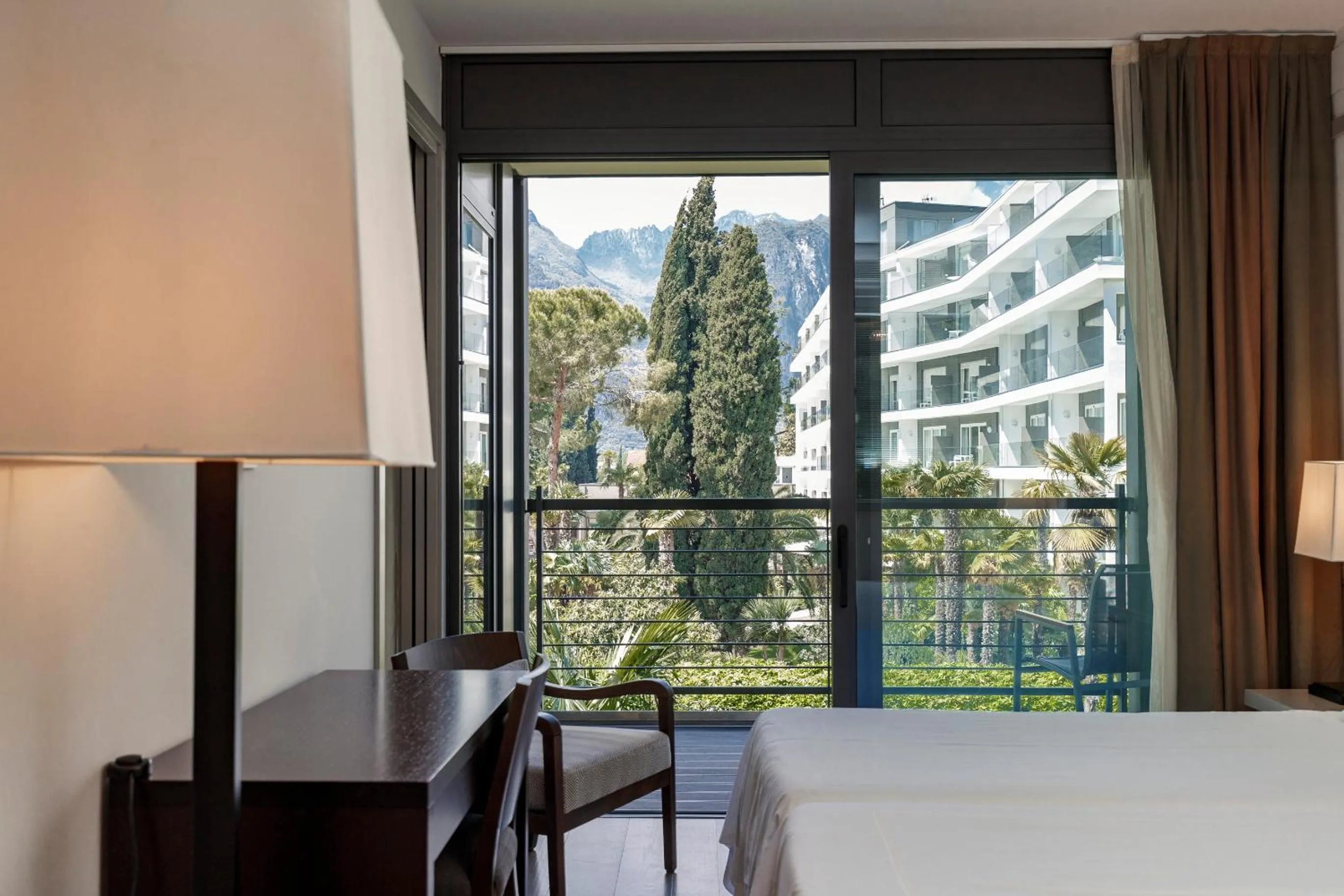 Balcony/Terrace, Bed in Du Lac Et Du Parc Grand Resort