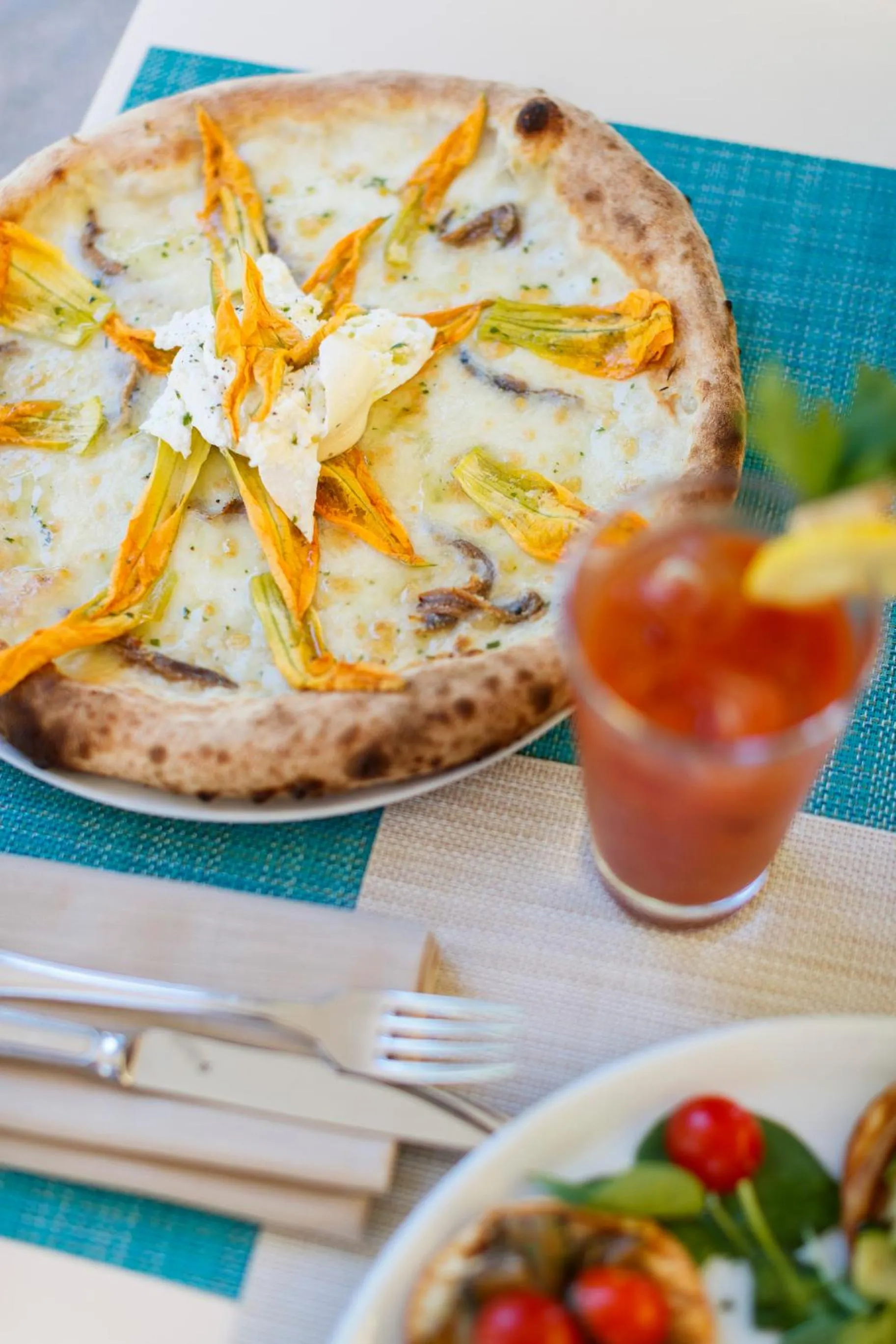 Restaurant/places to eat in Du Lac Et Du Parc Grand Resort