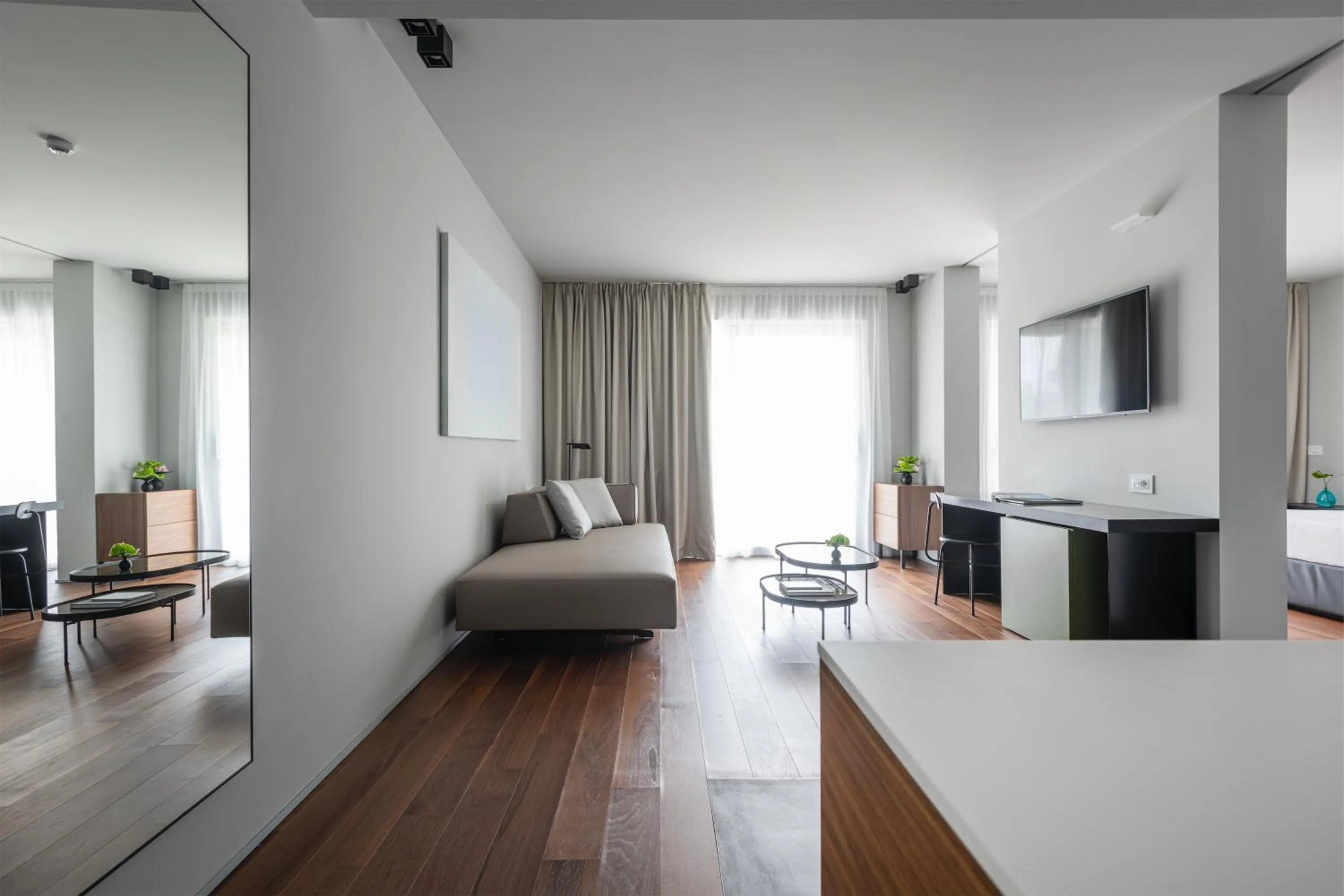 Living room, Bed in Du Lac Et Du Parc Grand Resort