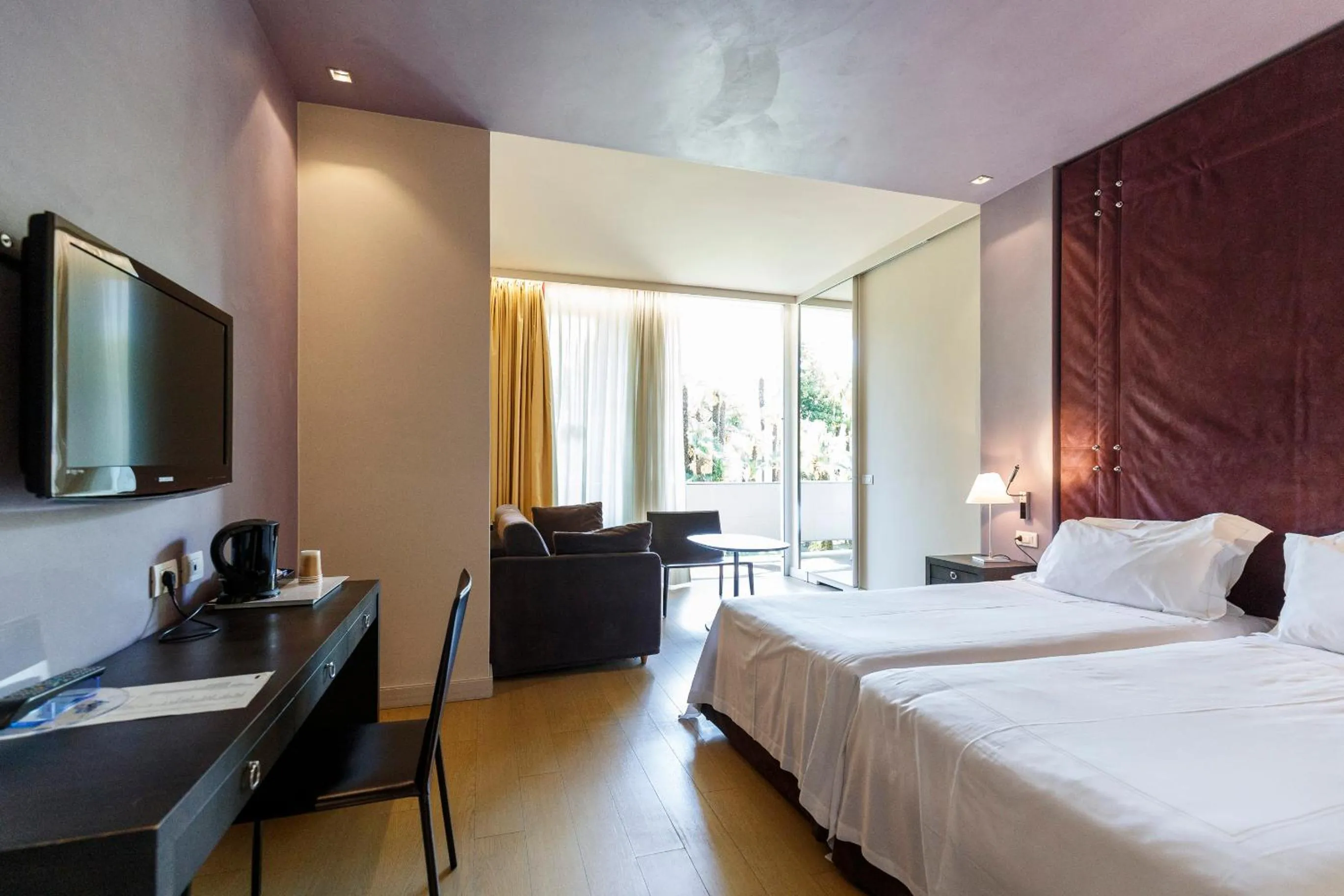 Bed in Du Lac Et Du Parc Grand Resort