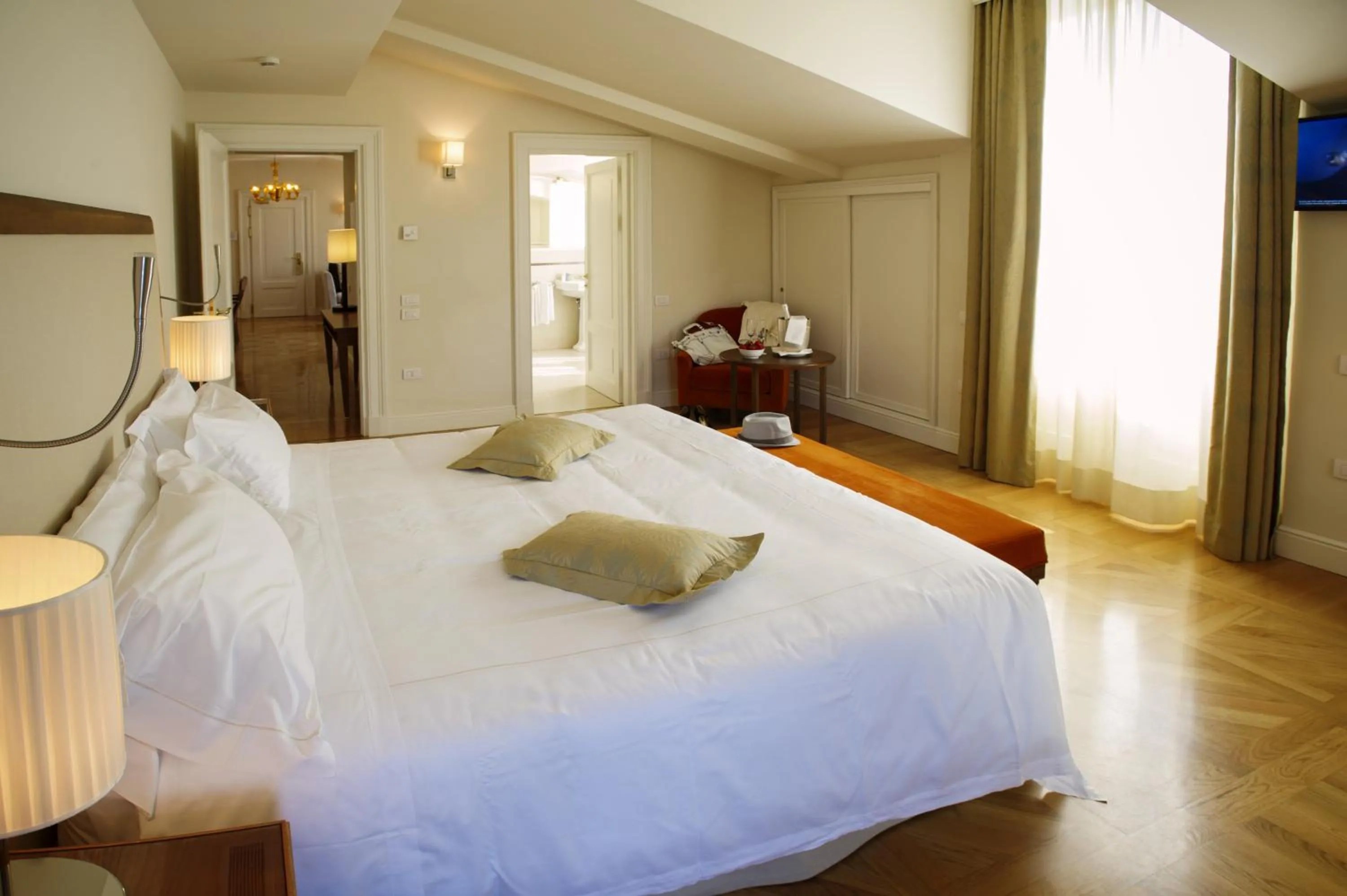 Bedroom, Bed in Du Lac Et Du Parc Grand Resort