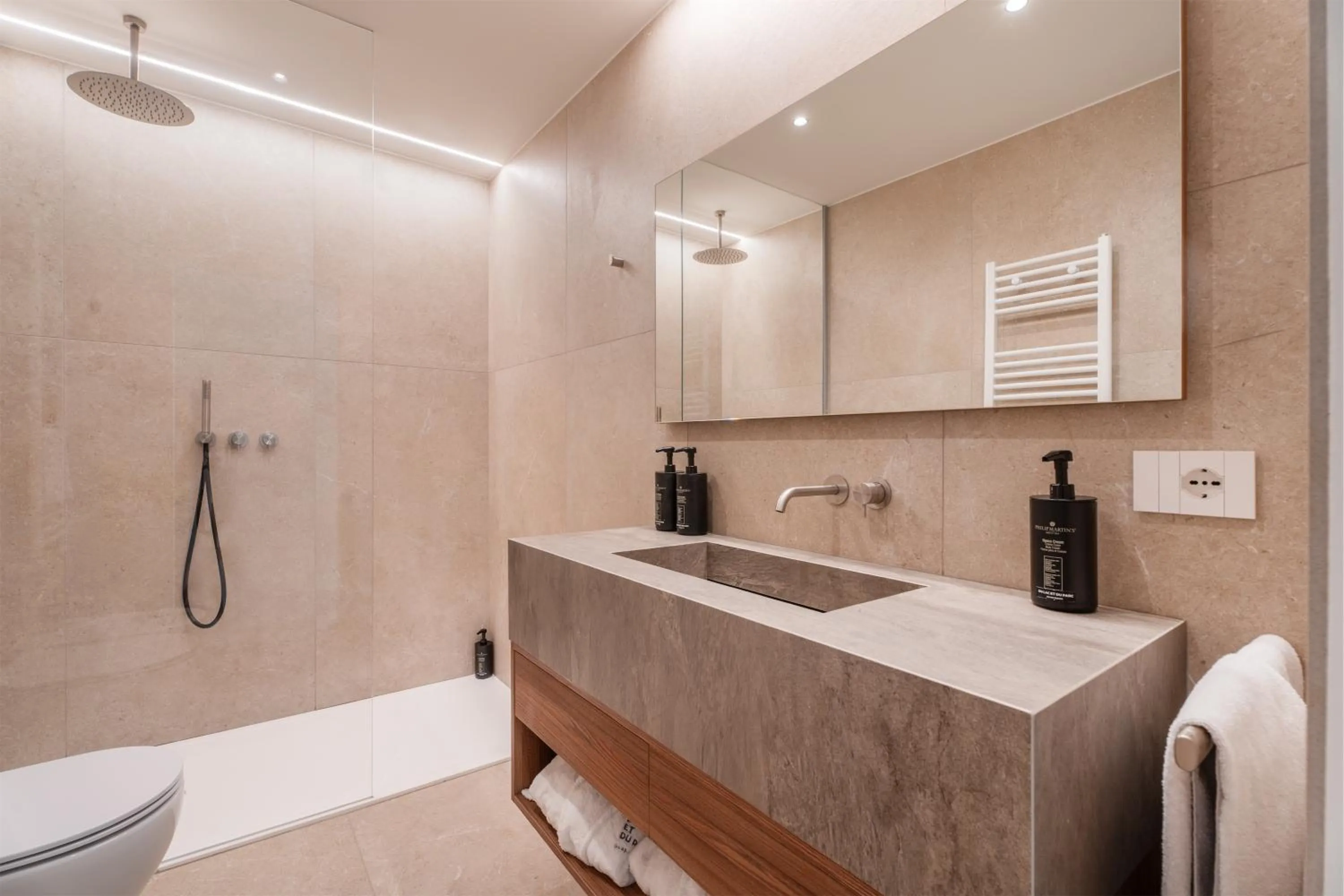 Shower in Du Lac Et Du Parc Grand Resort