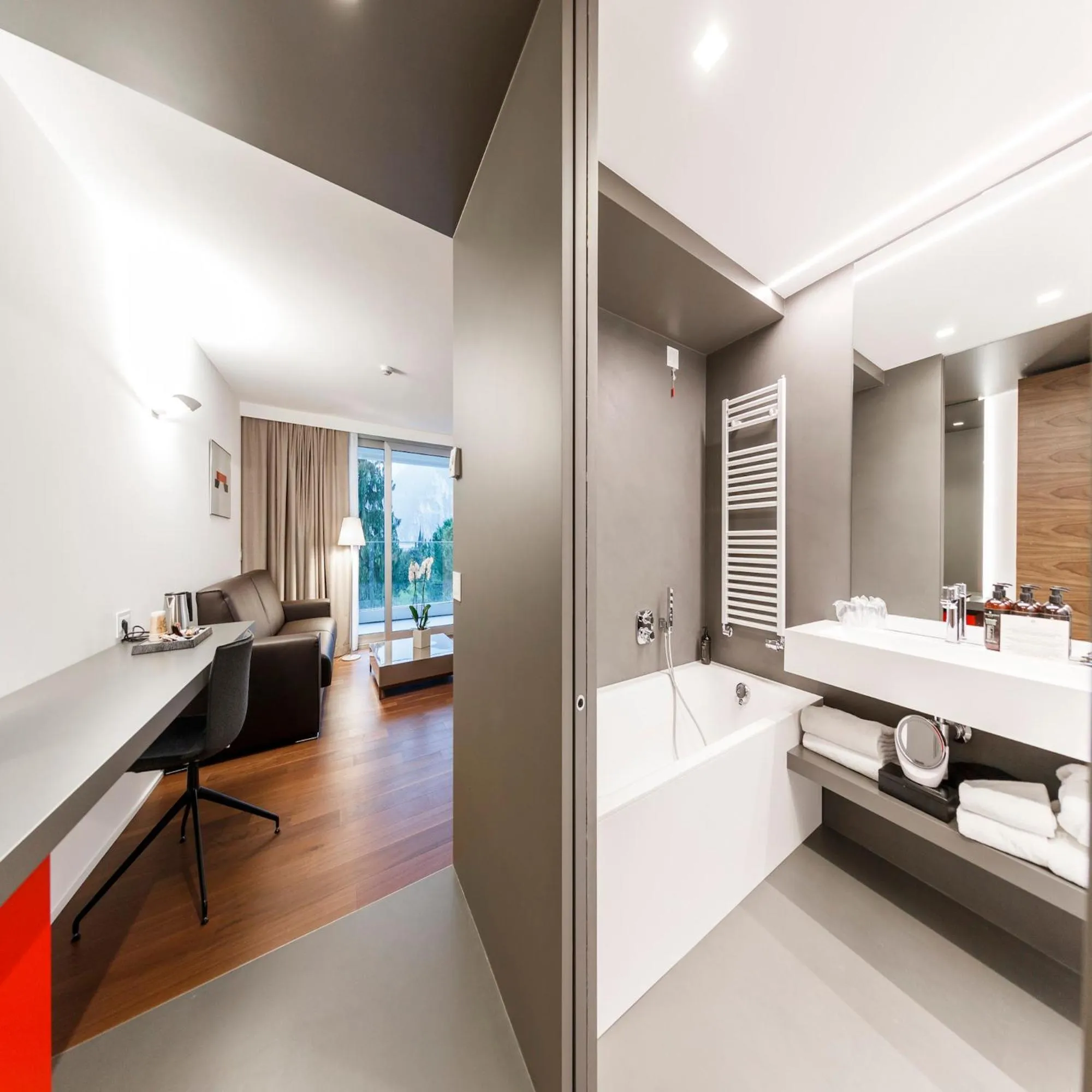 Bathroom, Bed in Du Lac Et Du Parc Grand Resort