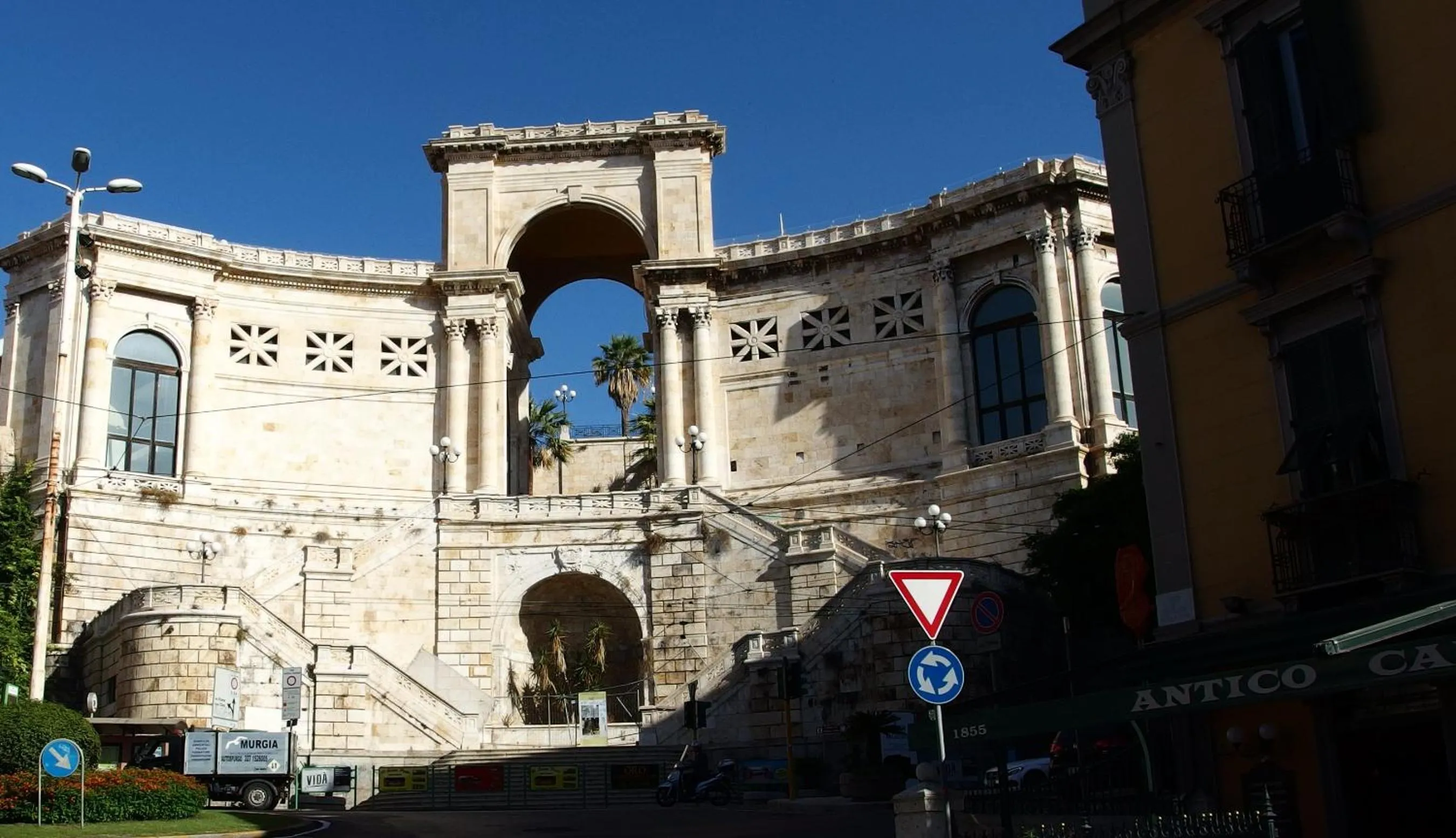 Nearby landmark in I Love Art